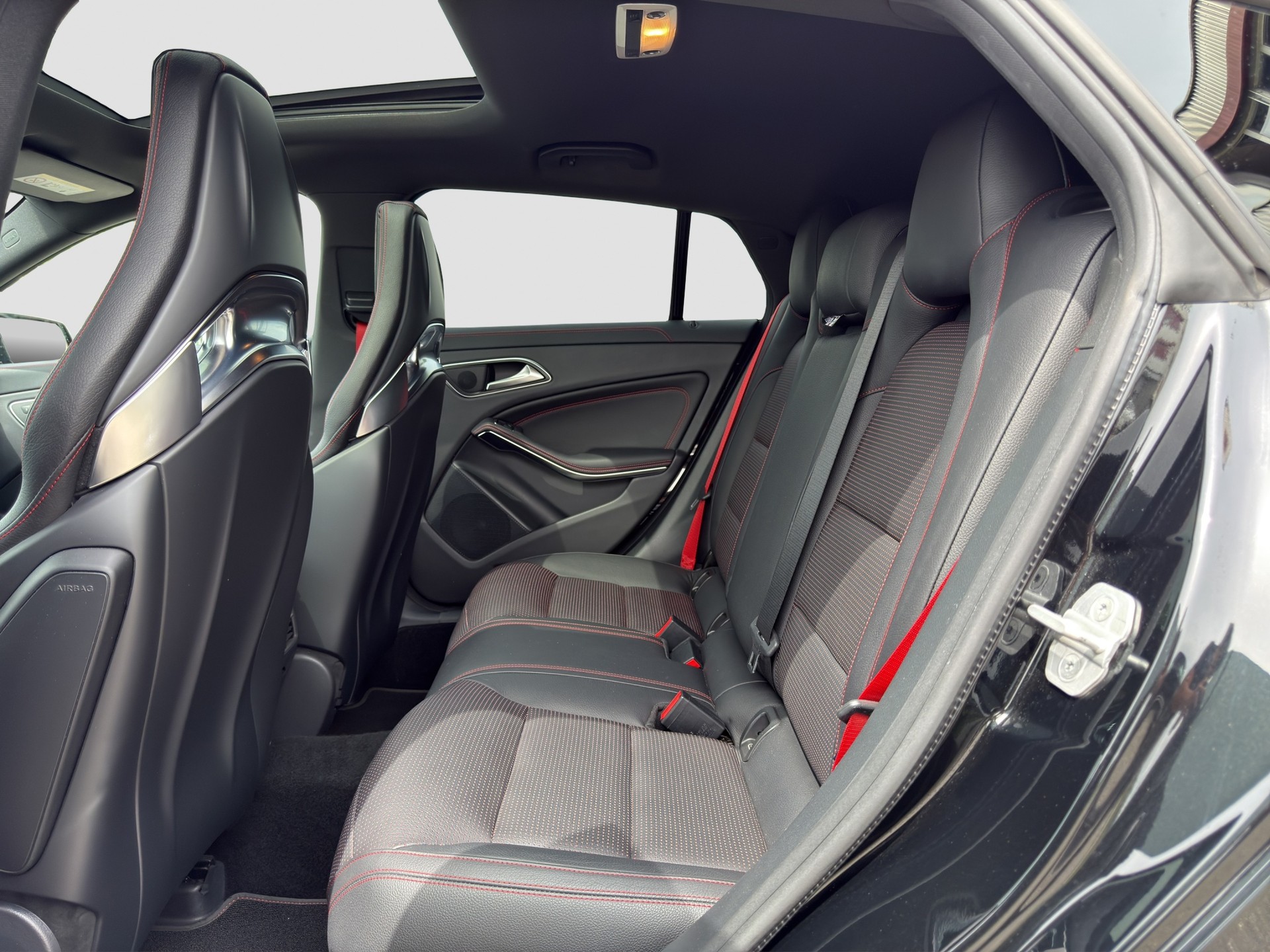 MERCEDES-BENZ CLA Shooting Brake 45 AMG 4Matic Speedshift-image-13