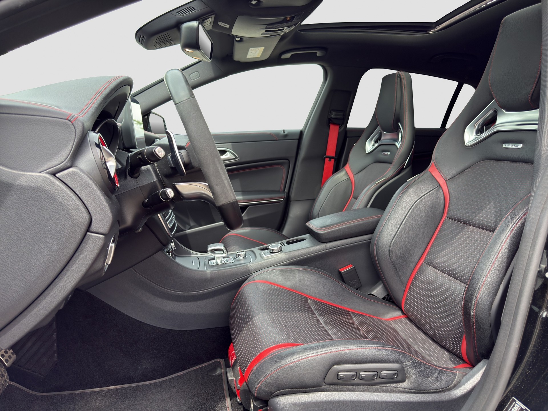 MERCEDES-BENZ CLA Shooting Brake 45 AMG 4Matic Speedshift-image-8