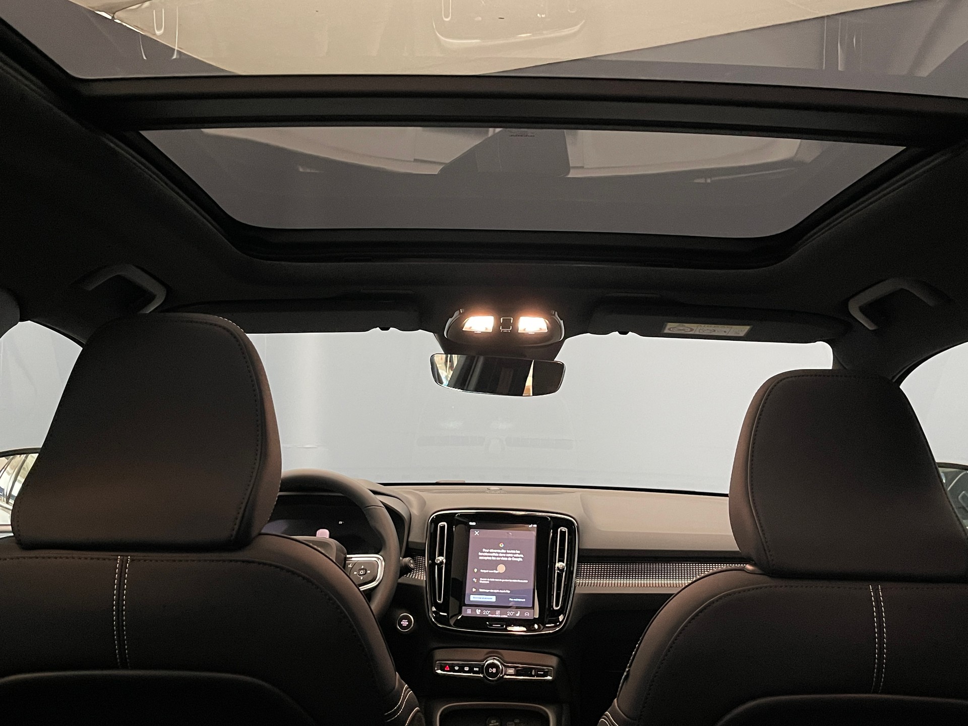 VOLVO XC40 2.0 B4 MH Black Edition-image-11