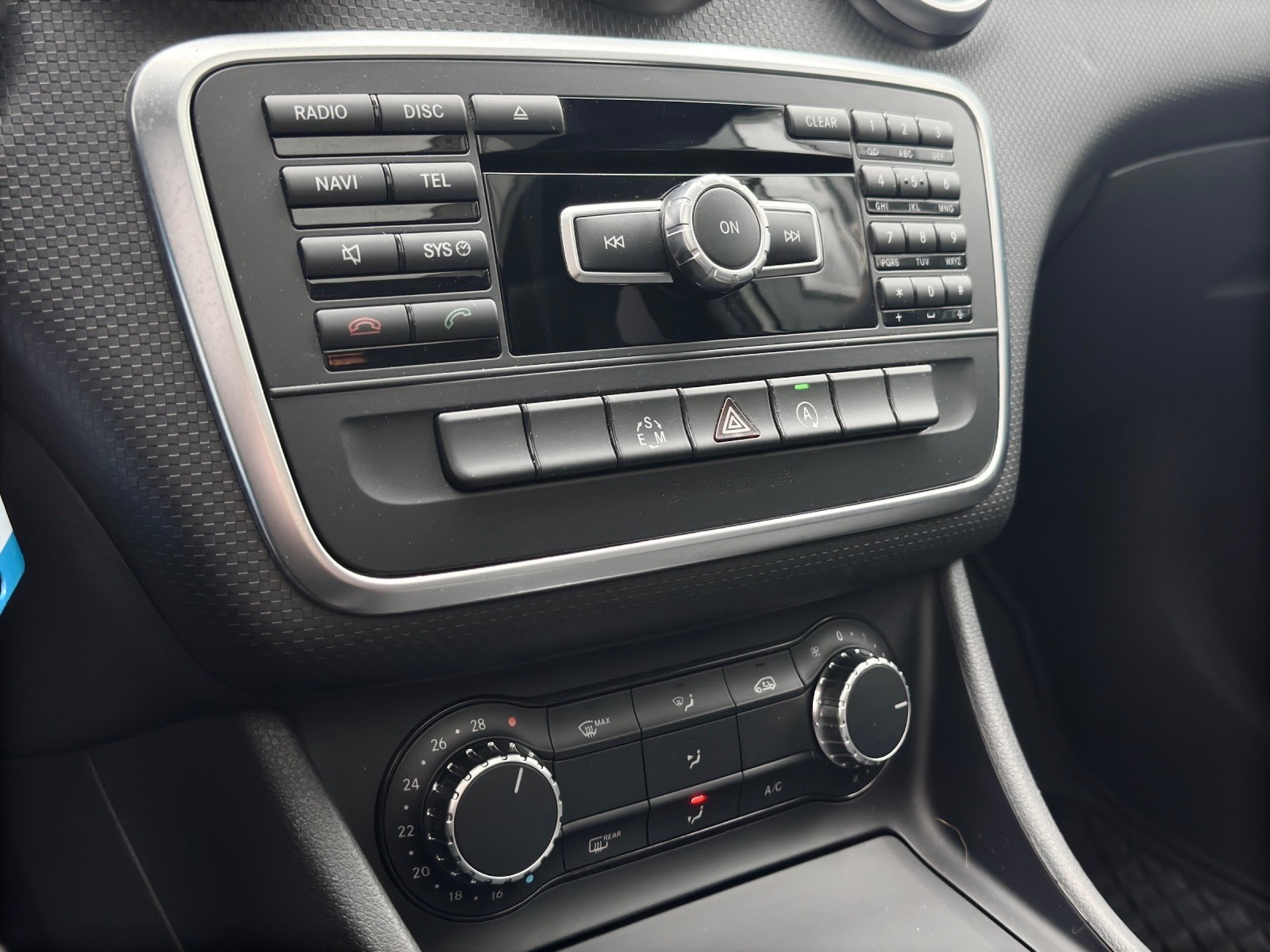 MERCEDES-BENZ A 220 Urban 4Matic 7G-DCT-image-15
