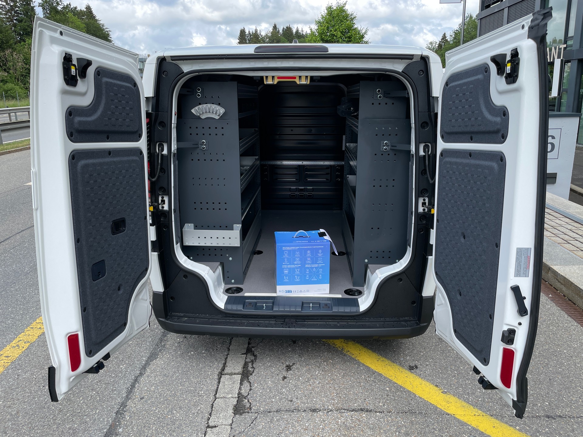 KIA PV5 Cargo 71.2 kWh Plus Würth EDITION Handwerkerausbau-image-14