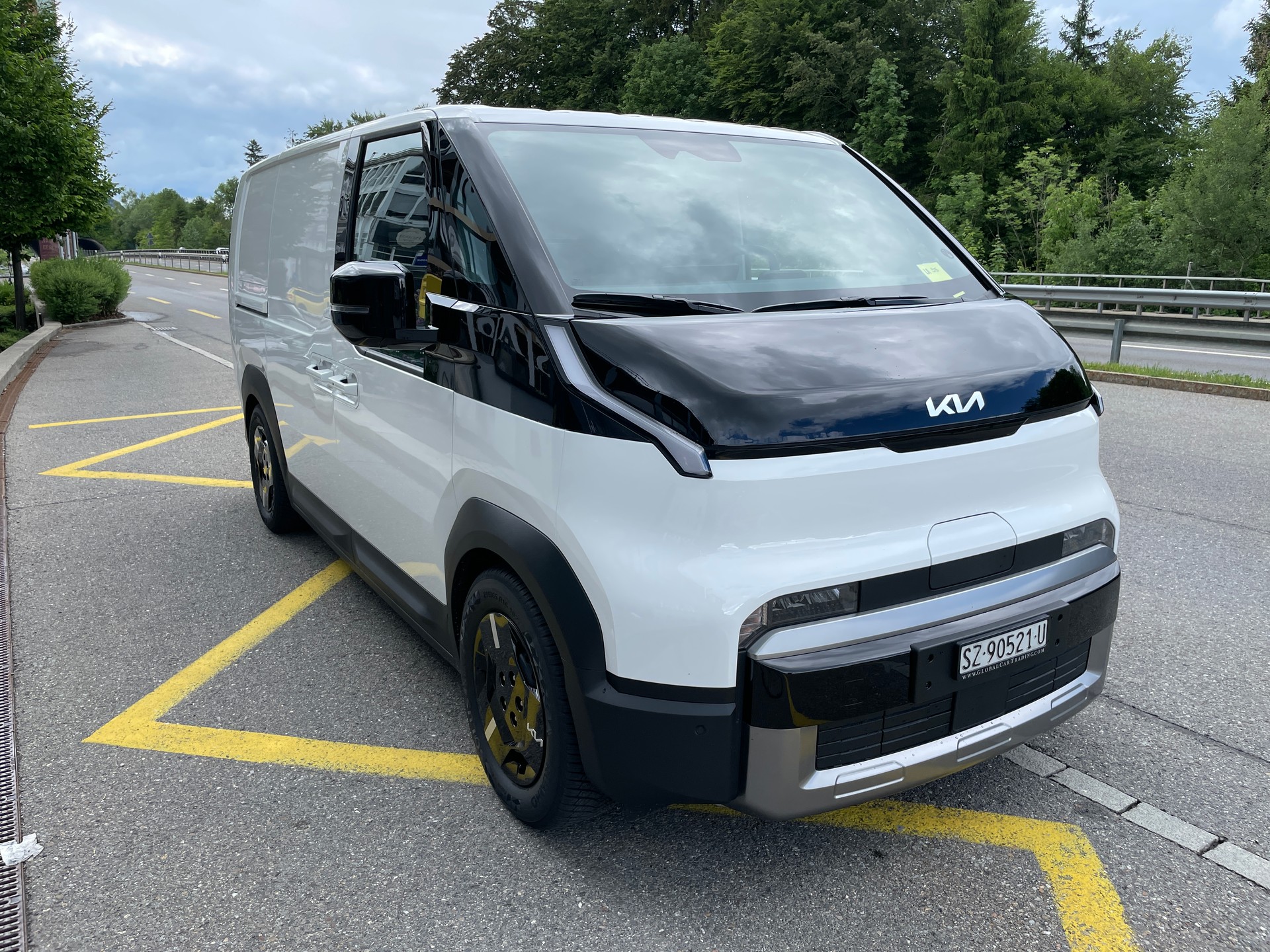 KIA PV5 Cargo 71.2 kWh Plus Würth EDITION Handwerkerausbau-showroom-element-2