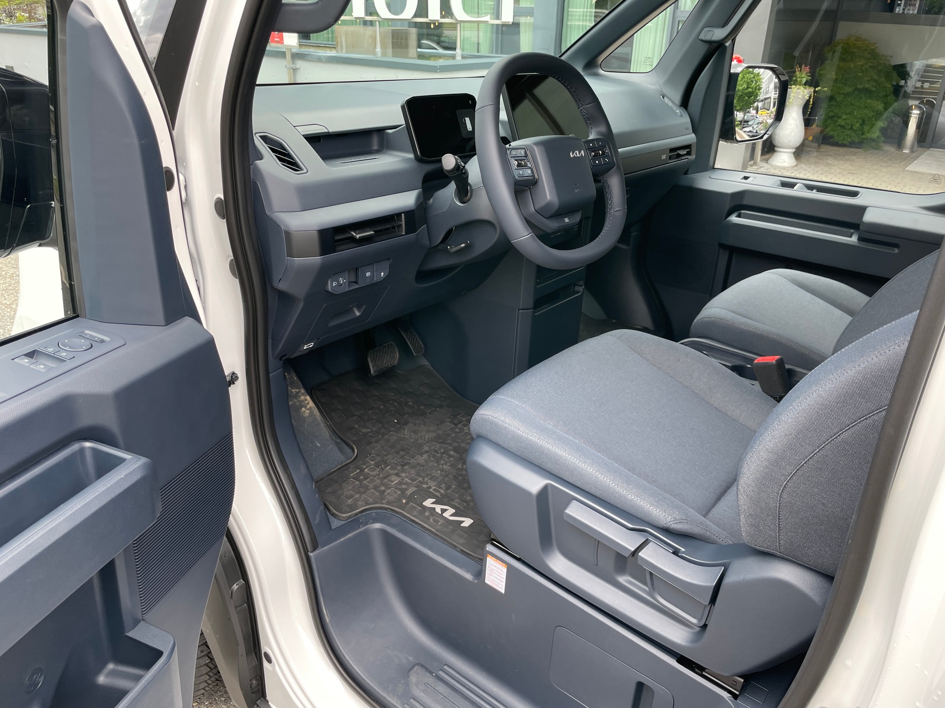 KIA PV5 Cargo 71.2 kWh Plus Würth EDITION Handwerkerausbau-image-25