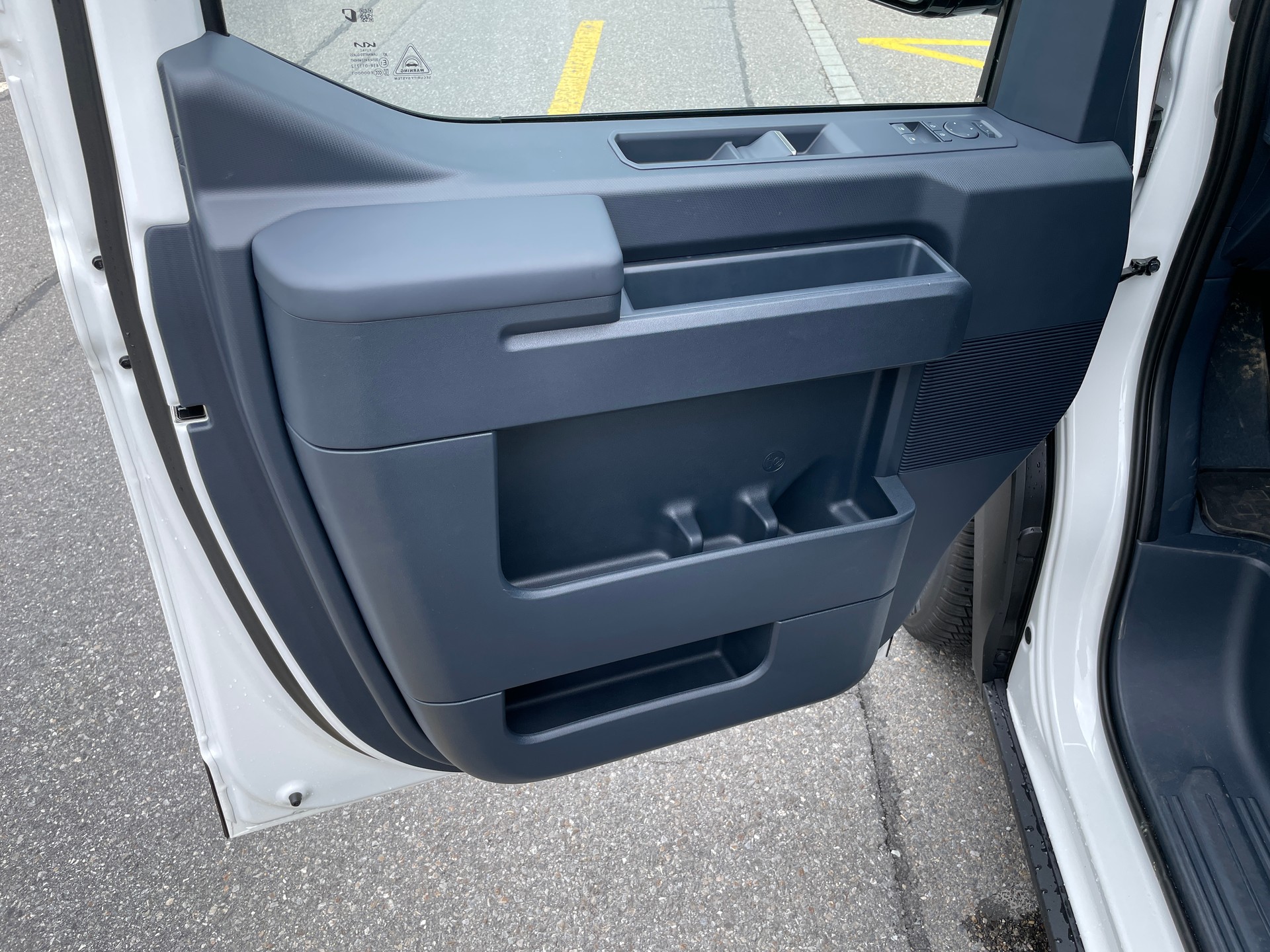 KIA PV5 Cargo 71.2 kWh Plus Würth EDITION Handwerkerausbau-image-24