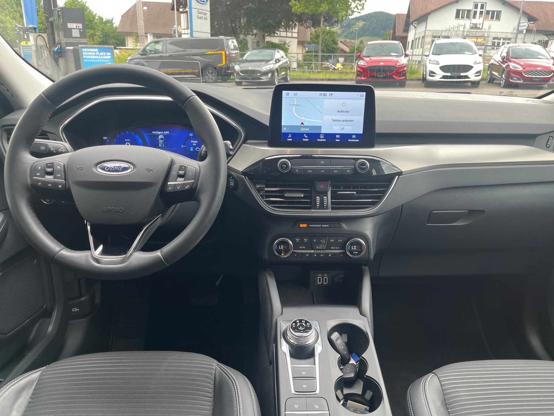 FORD Kuga 2.5 FHEV Titanium X 4WD-image-11