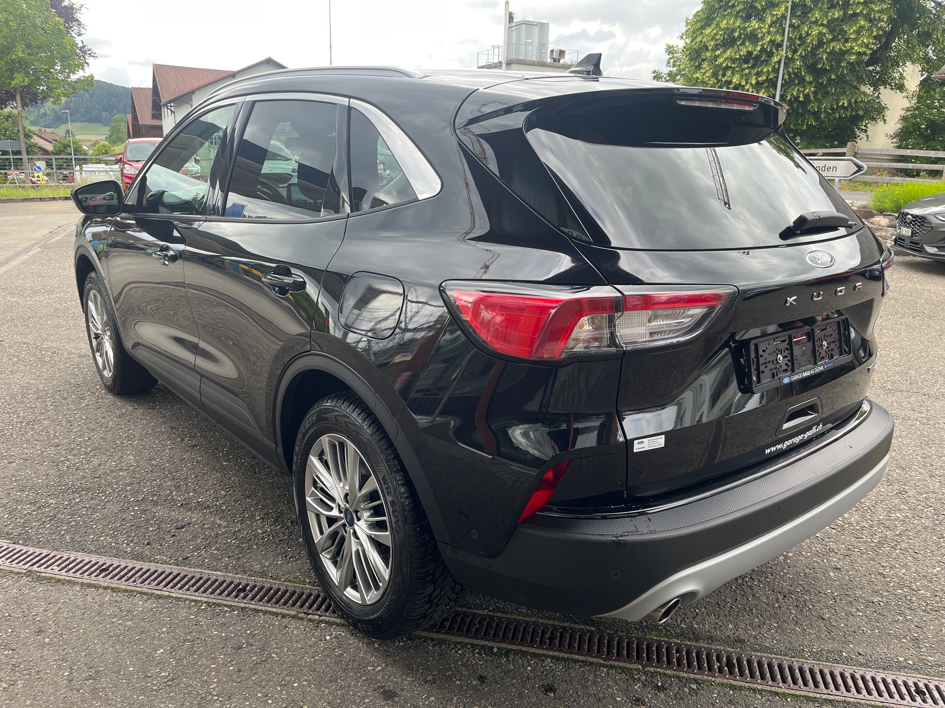 FORD Kuga 2.5 FHEV Titanium X 4WD-image-4