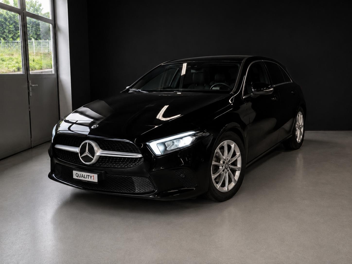 MERCEDES-BENZ A 180 | CH-Fahrzeug | Elegantes Luxus-Interieur-image-3