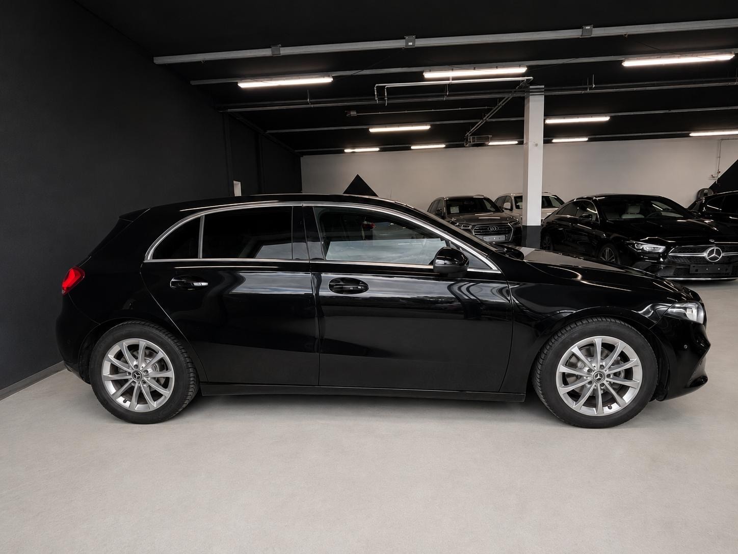 MERCEDES-BENZ A 180 | CH-Fahrzeug | Elegantes Luxus-Interieur-image-8