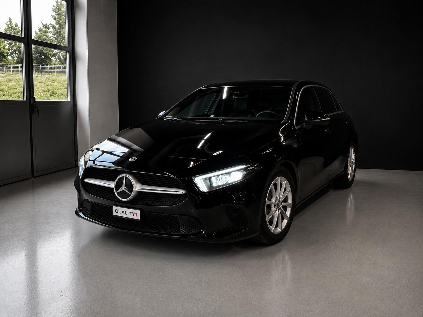 MERCEDES-BENZ A 180 | CH-Fahrzeug | Elegantes Luxus-Interieur-image-1