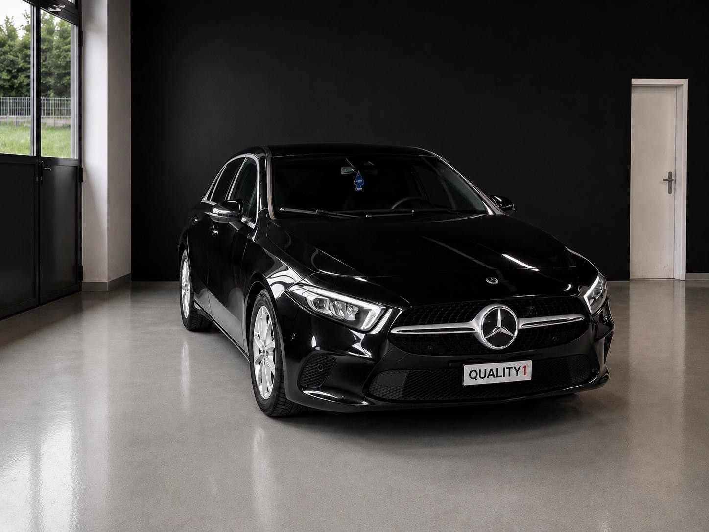MERCEDES-BENZ A 180 | CH-Fahrzeug | Elegantes Luxus-Interieur