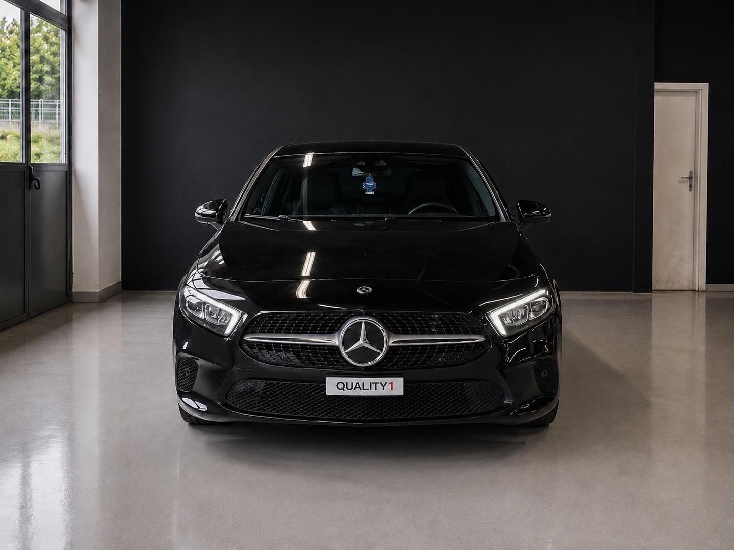 MERCEDES-BENZ A 180 | CH-Fahrzeug | Elegantes Luxus-Interieur-image-2