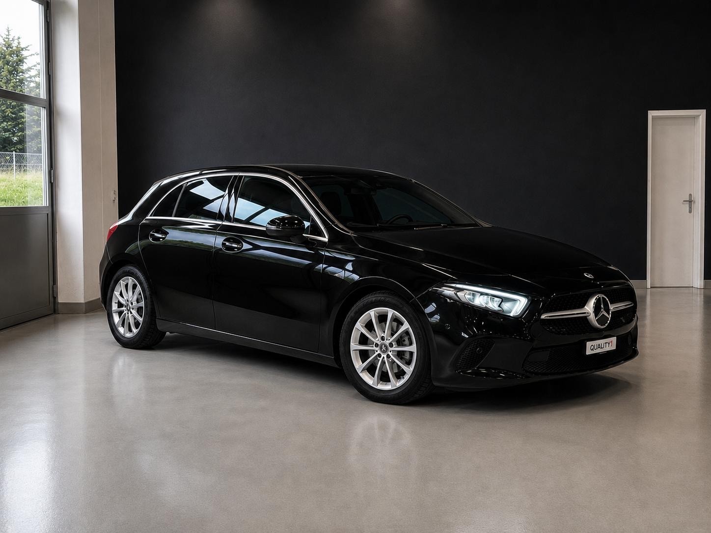 MERCEDES-BENZ A 180 | CH-Fahrzeug | Elegantes Luxus-Interieur-image-4