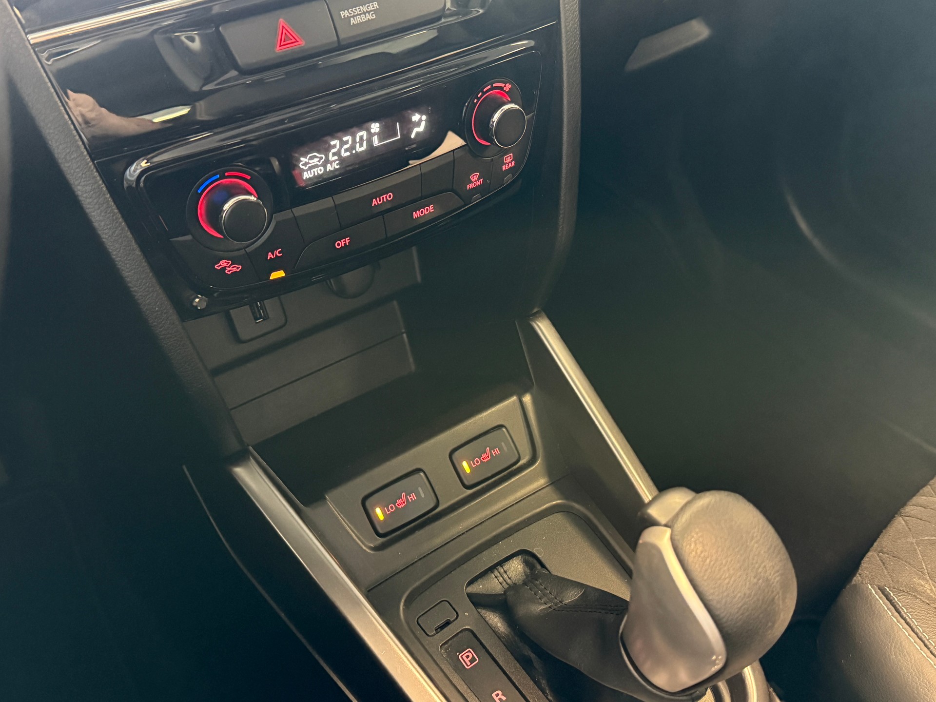 SUZUKI Vitara 1.4 Boosterjet Compact Top Automatic SWISS EDITION-image-8