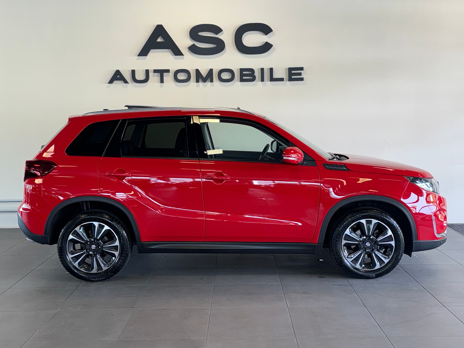SUZUKI Vitara 1.4 Boosterjet Compact Top Automatic SWISS EDITION-showroom-element-1