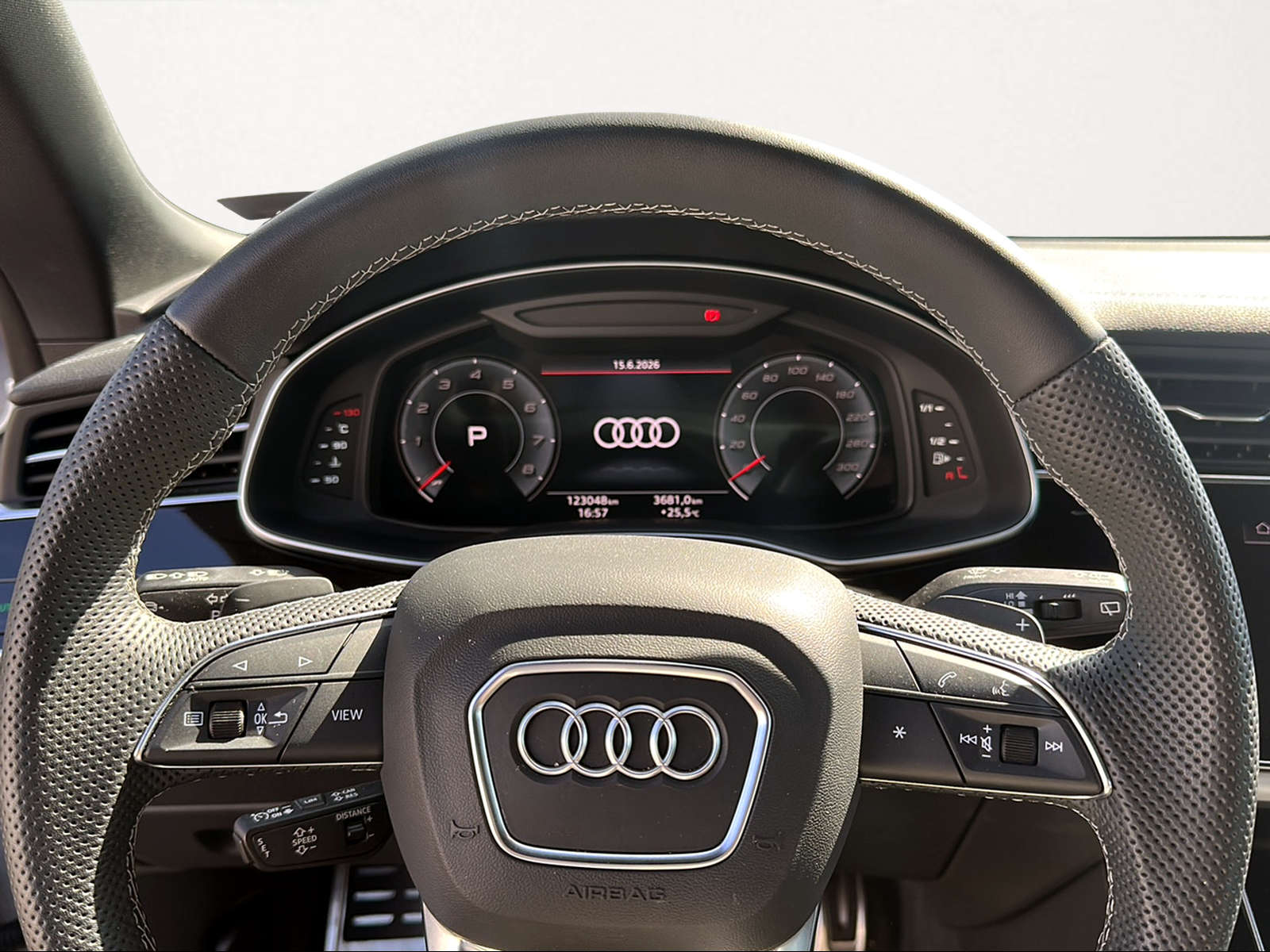AUDI SQ8 SUV TFSI quattro tiptronic-image-3