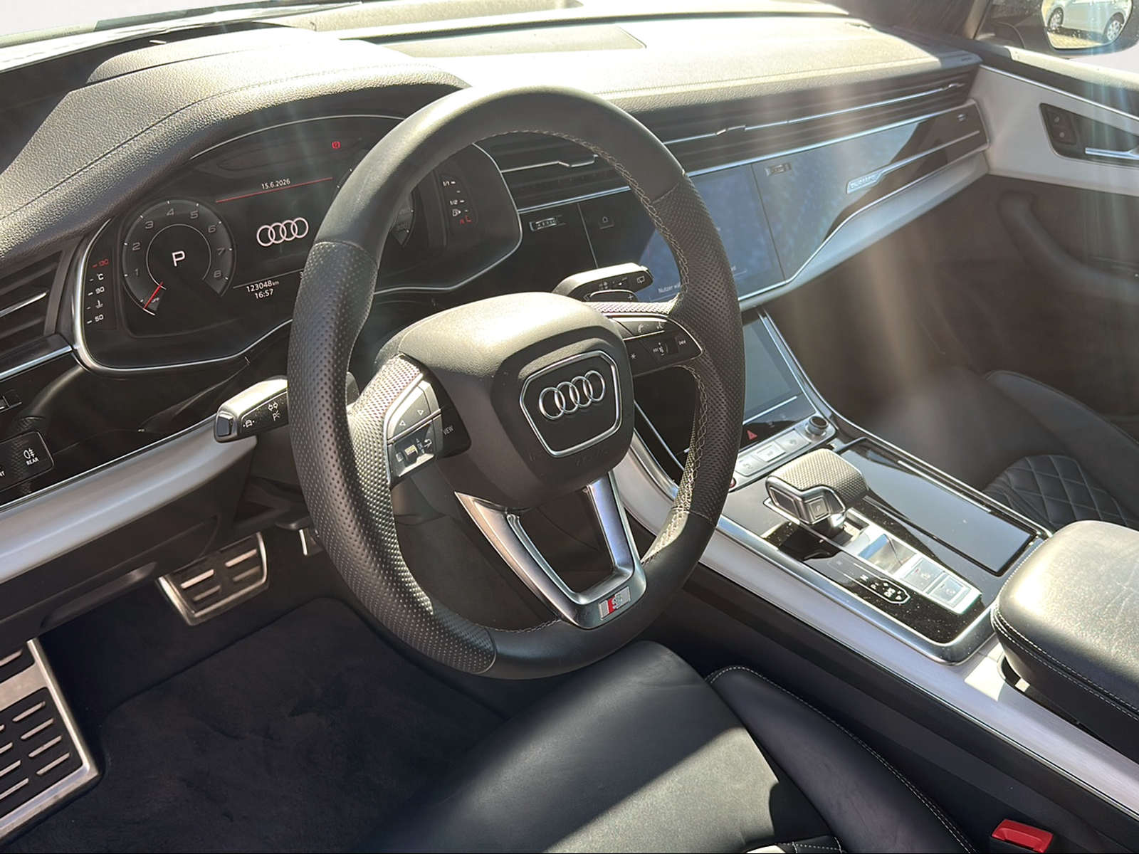 AUDI SQ8 SUV TFSI quattro tiptronic-image-2