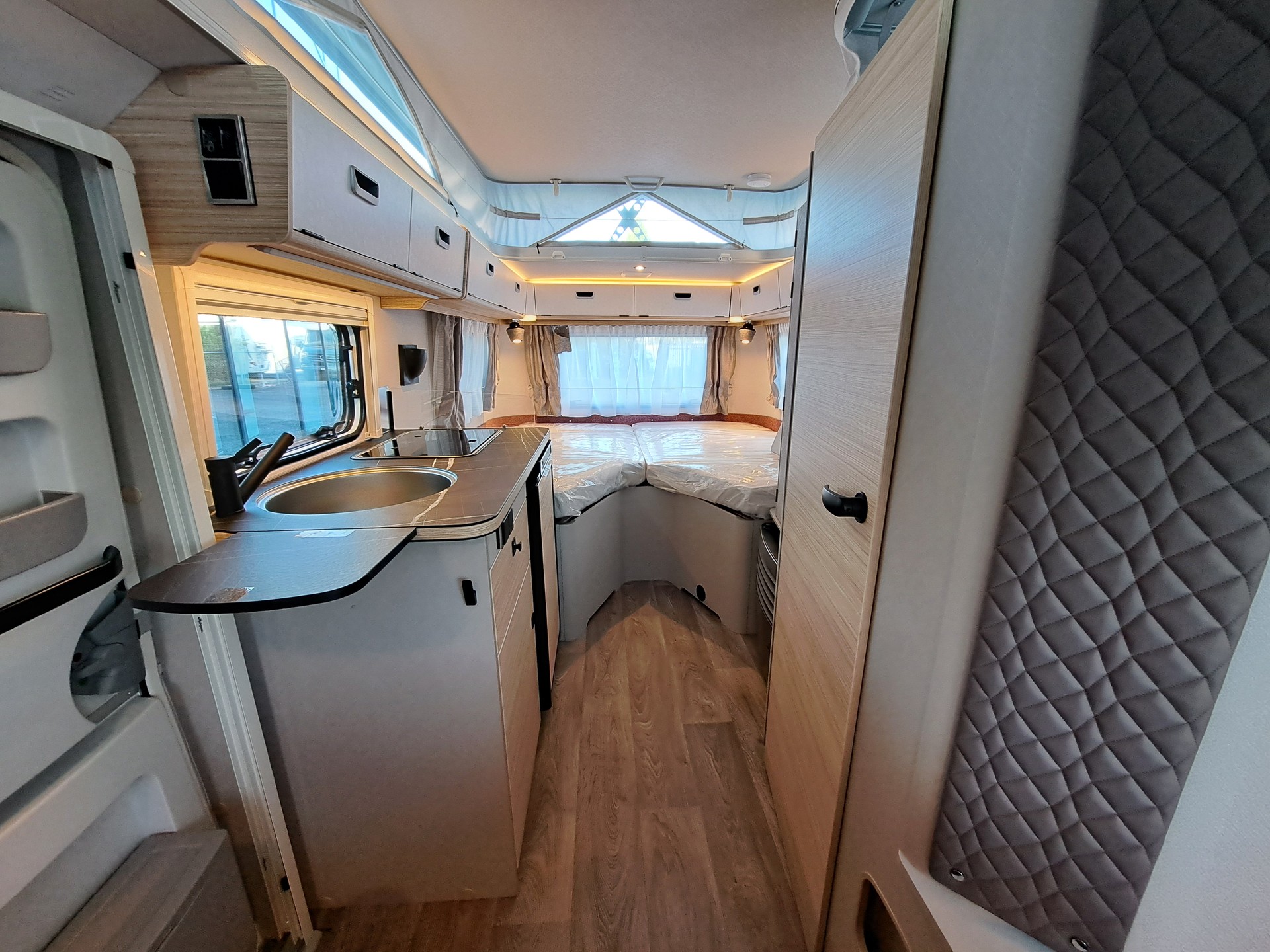ERIBA Eriba Touring 542 Tango Red-image-9