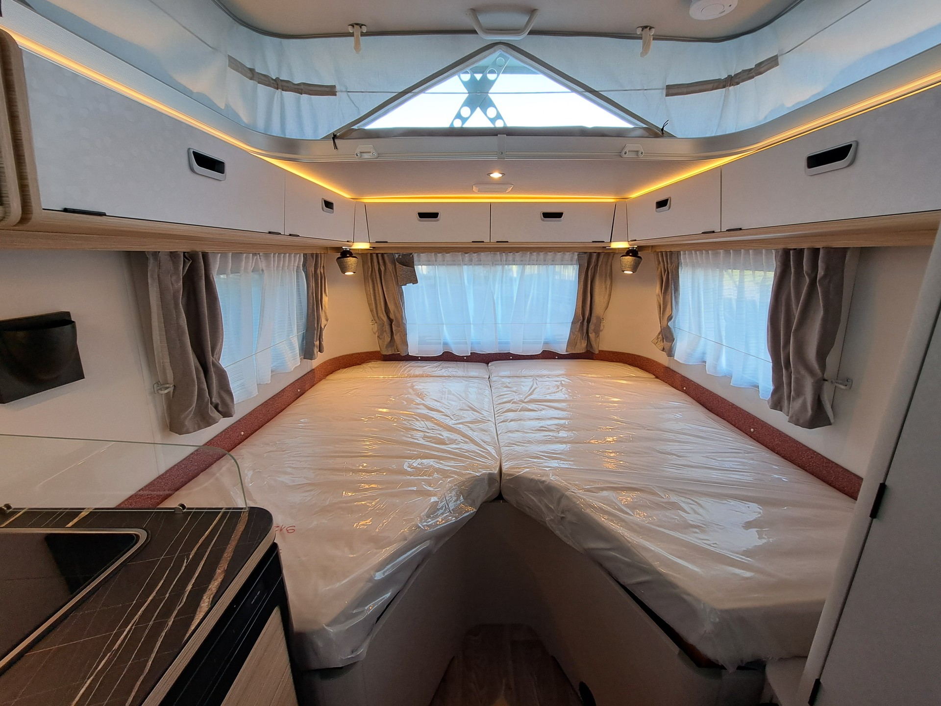 ERIBA Eriba Touring 542 Tango Red-image-5