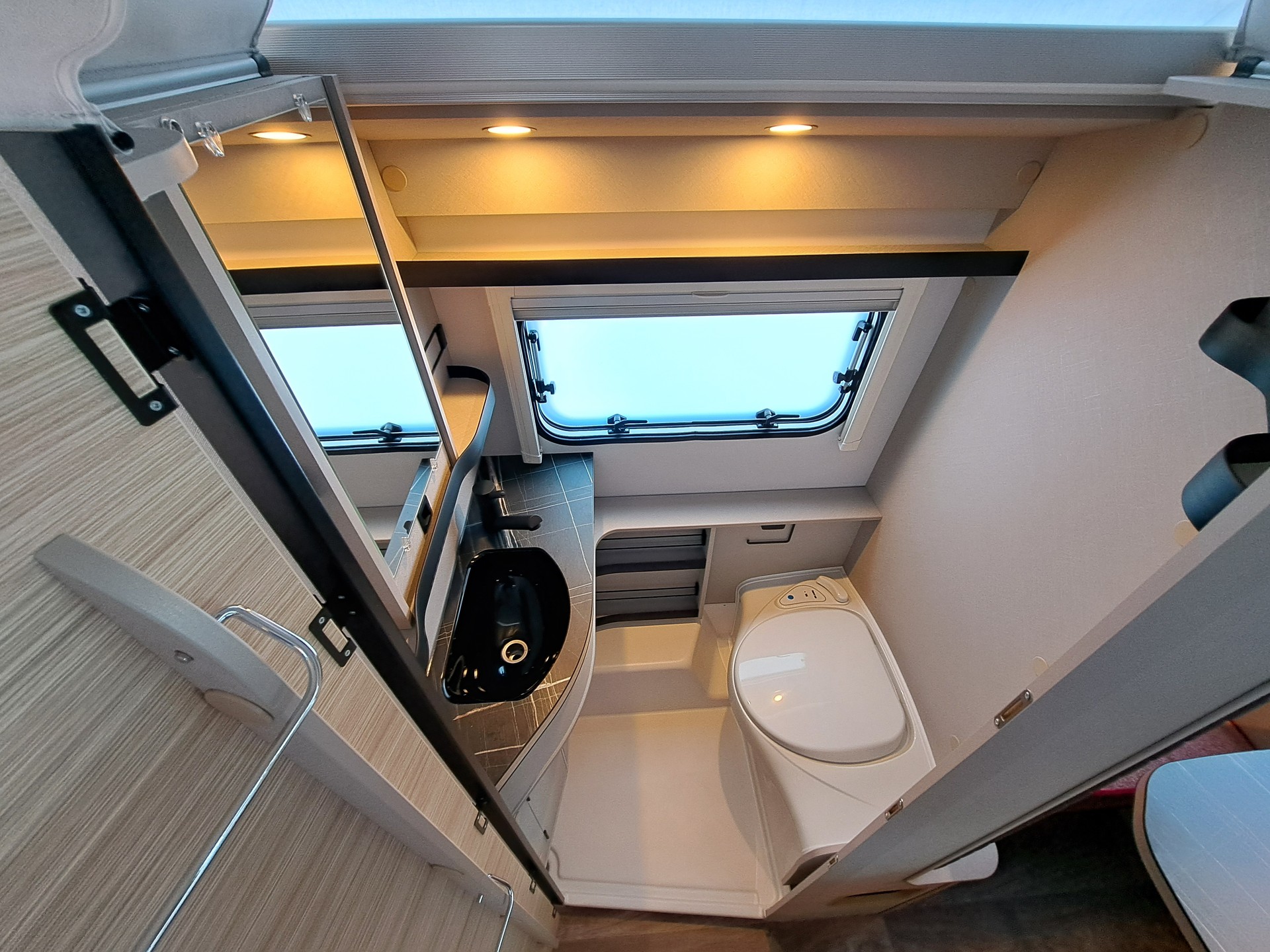 ERIBA Eriba Touring 542 Tango Red-image-4