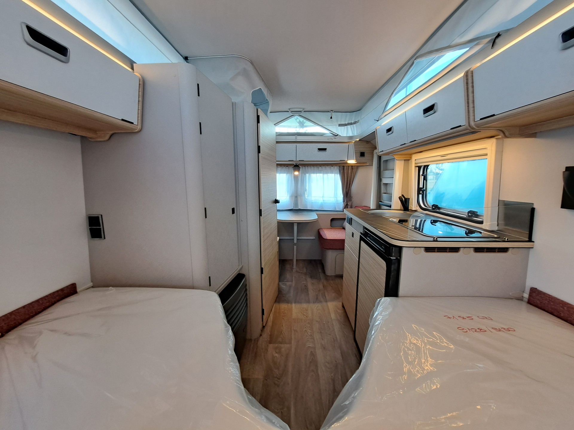 ERIBA Eriba Touring 542 Tango Red-image-10