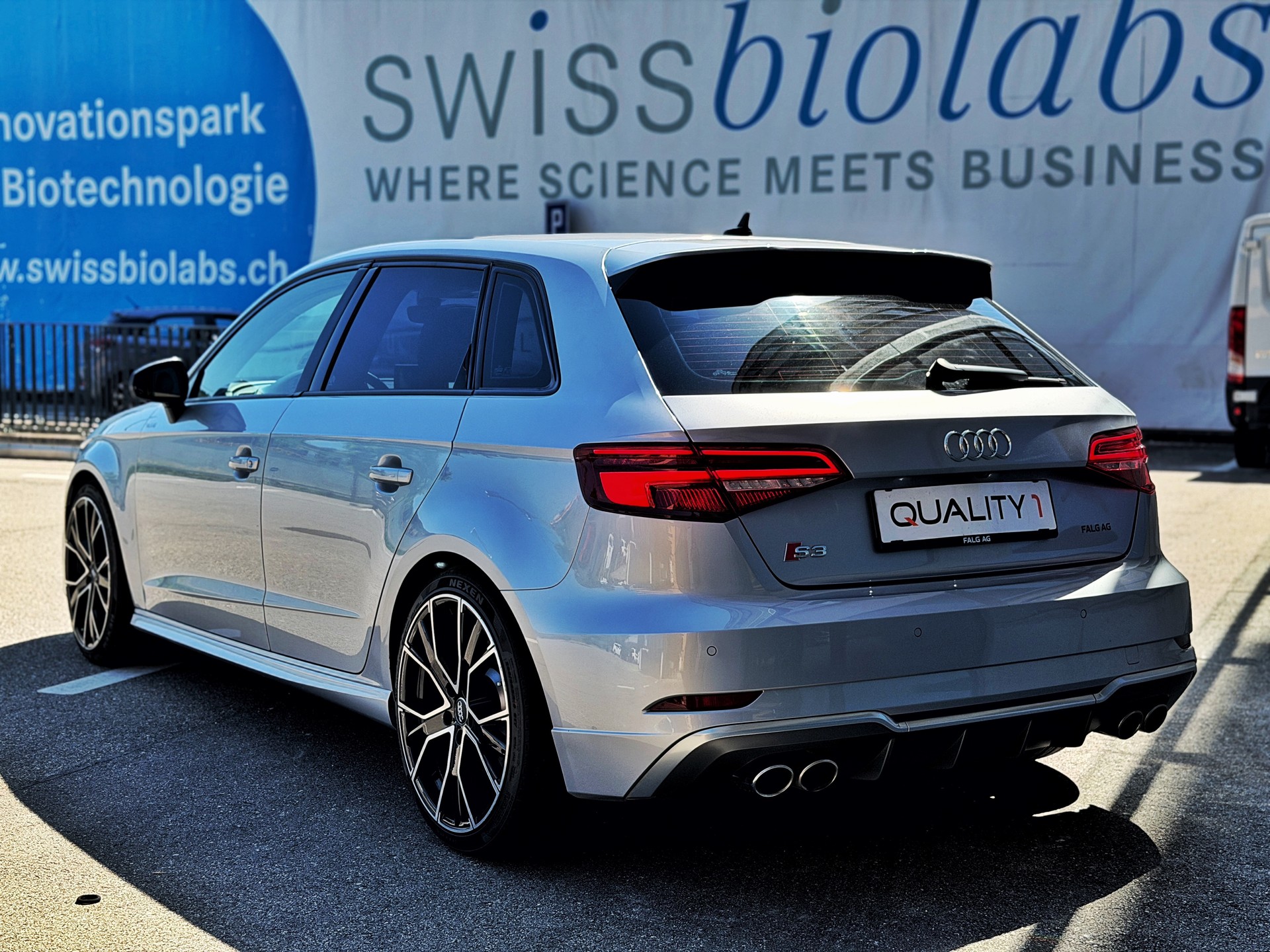 AUDI S3 Sportback 2.0 TFSI quattro S-tronic-showroom-element-2