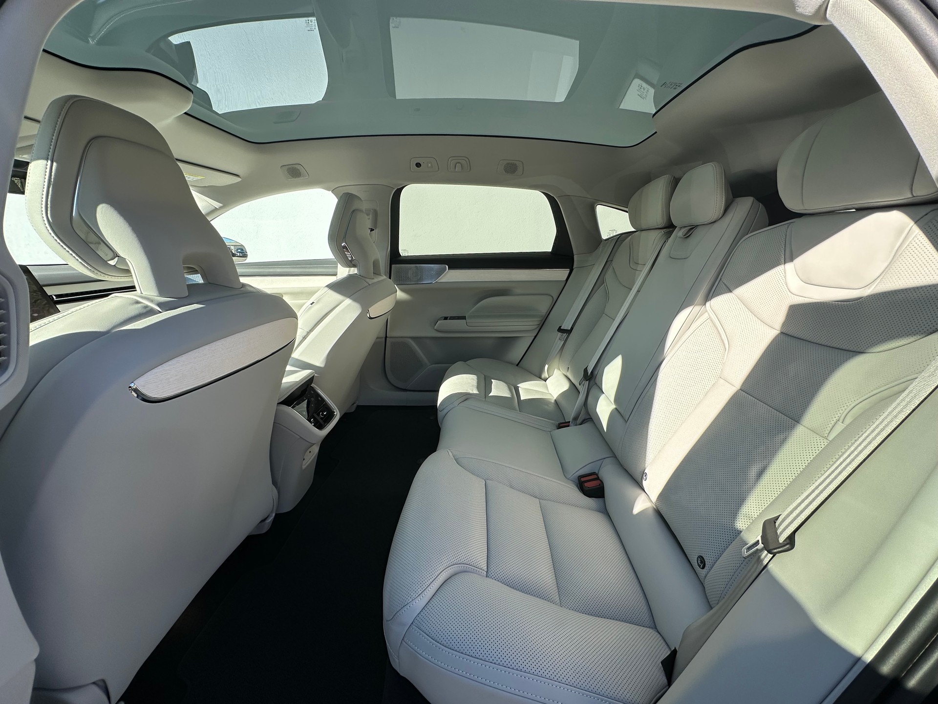 VOLVO ES90 Ultra-image-13