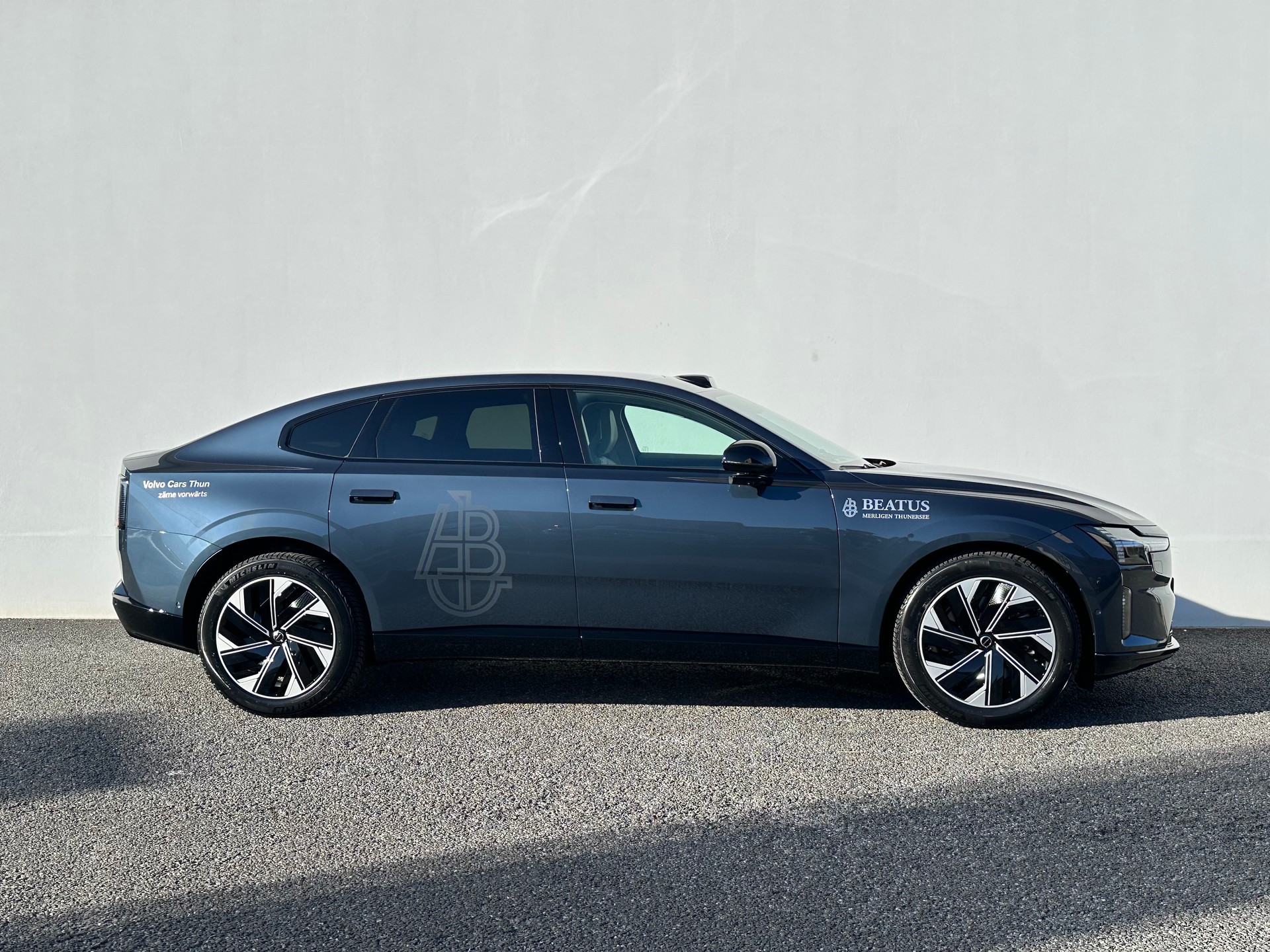 VOLVO ES90 Ultra-showroom-element-3