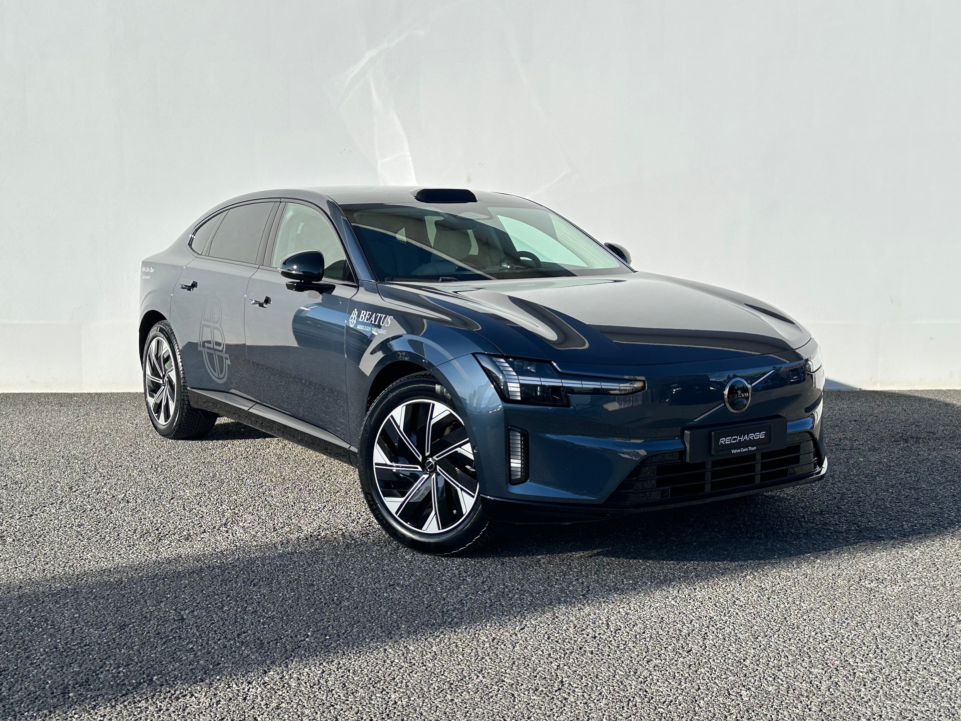 VOLVO ES90 Ultra-showroom-element-2
