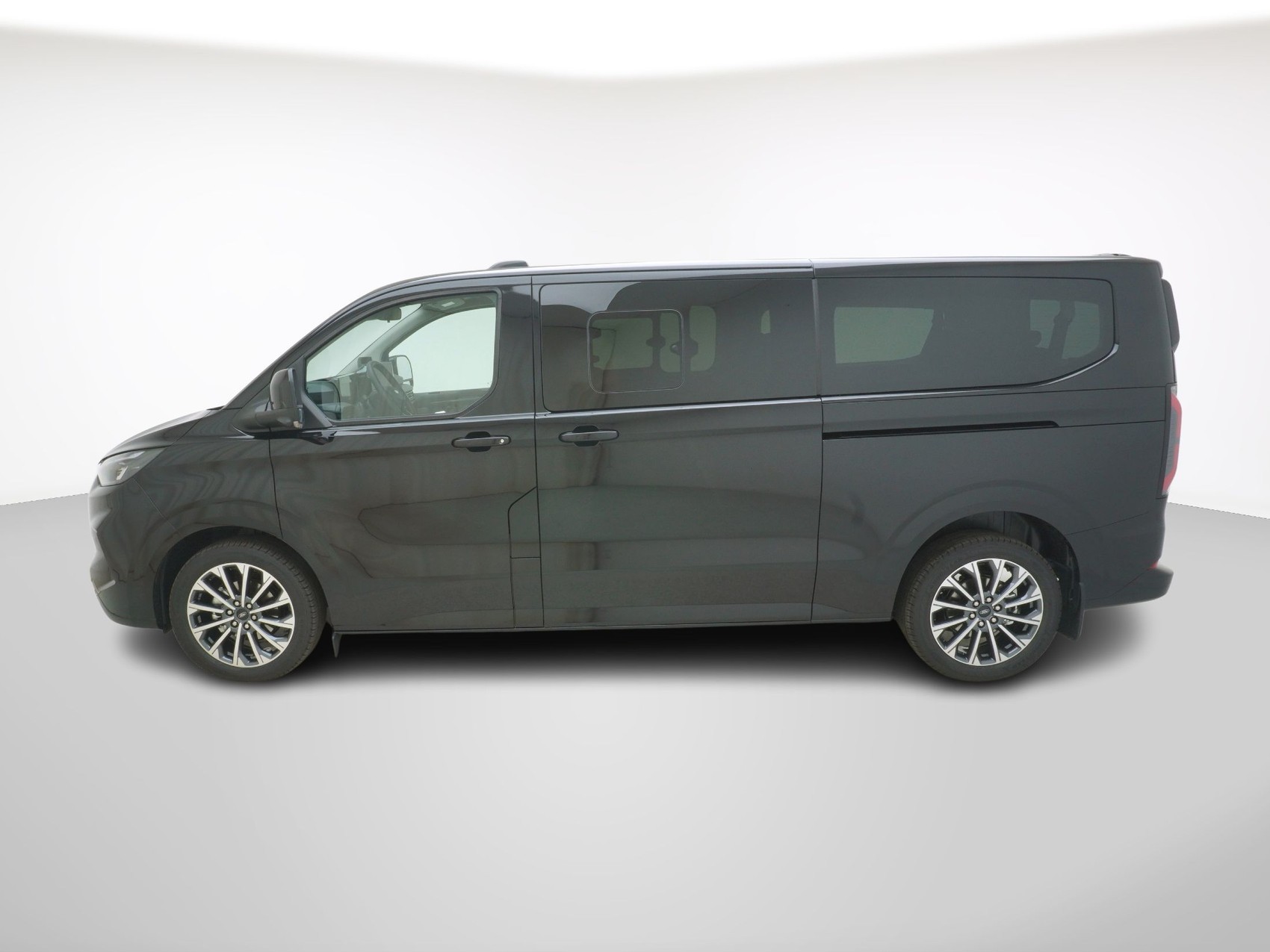 FORD Tourneo Custom 320 L2 2.0 TDCI Titanium X-showroom-element-1