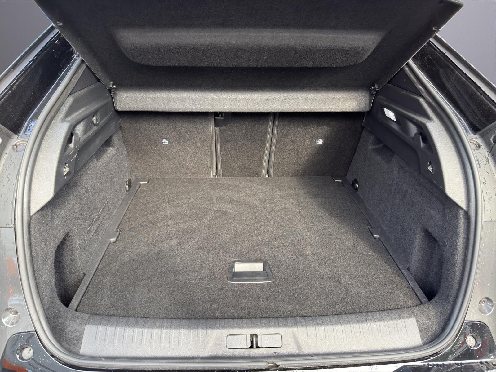 PEUGEOT 3008 e-GT-image-10