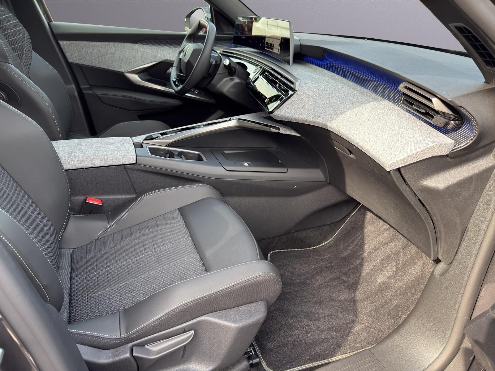PEUGEOT 3008 e-GT-image-8