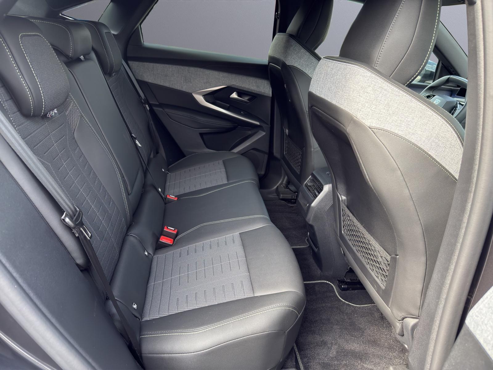 PEUGEOT 3008 e-GT-image-9