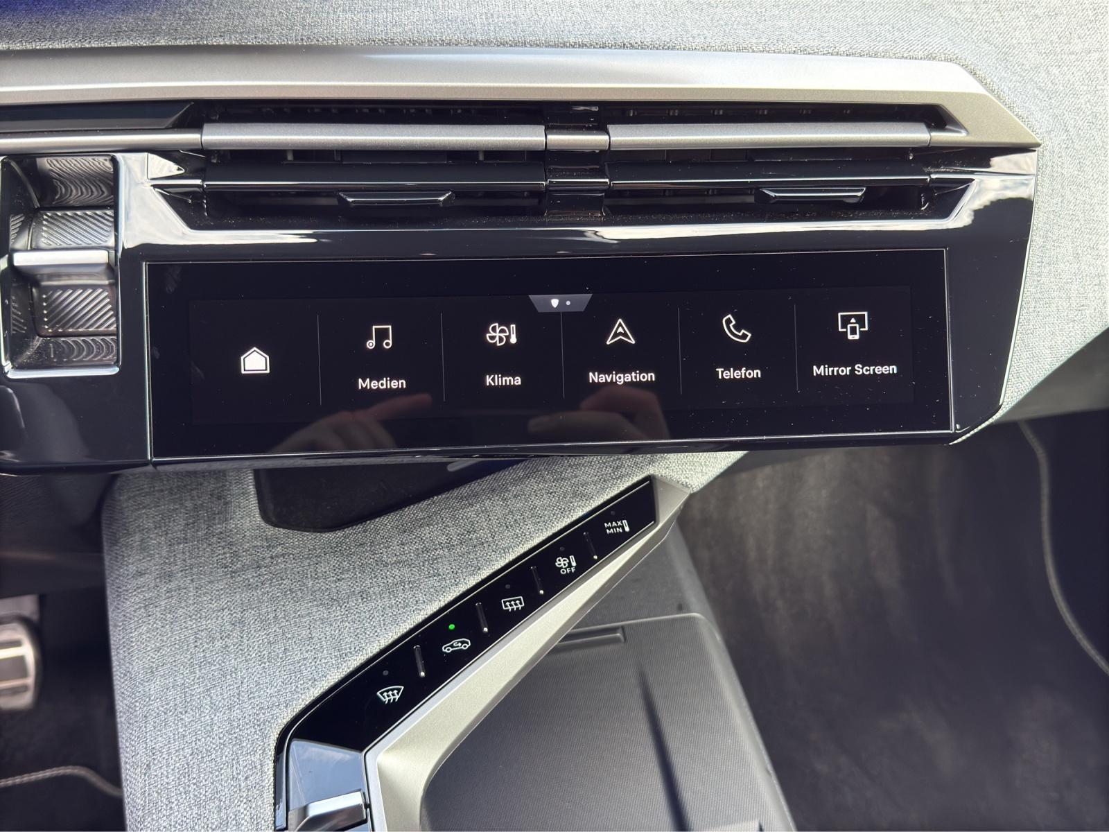 PEUGEOT 3008 e-GT-image-14