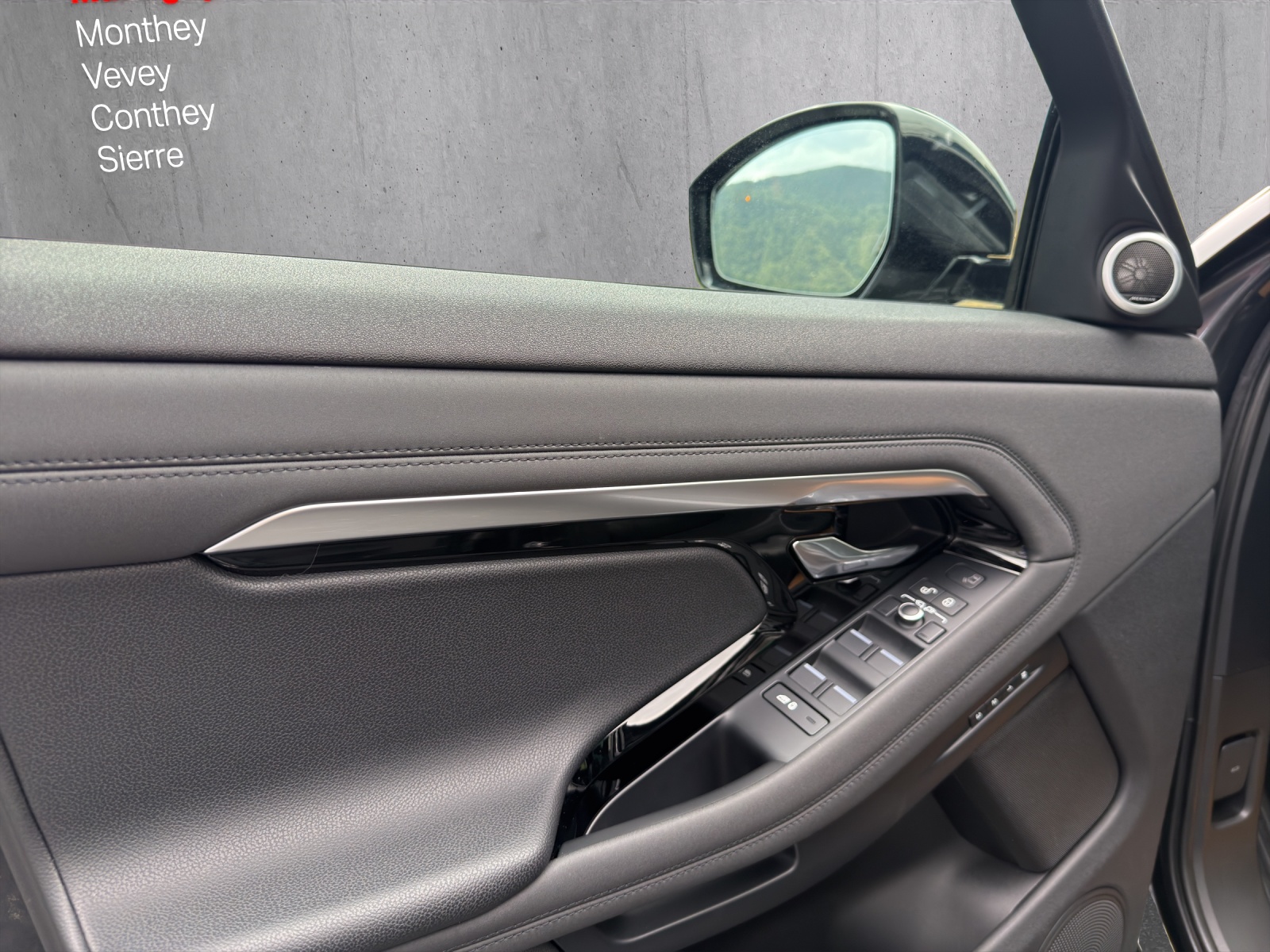 LAND ROVER Range Rover Evoque 2.0 T SE-image-7