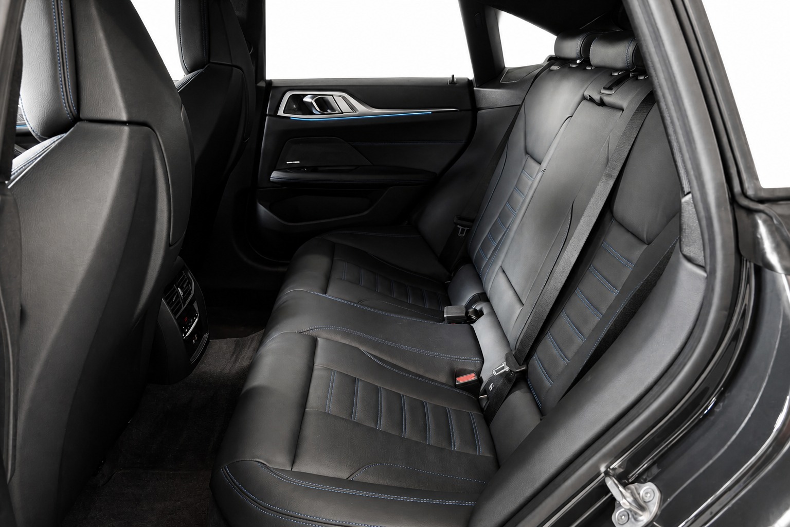 BMW M440i xDrive 48V Gran Coupé M-Performance Steptronic Individual-image-19