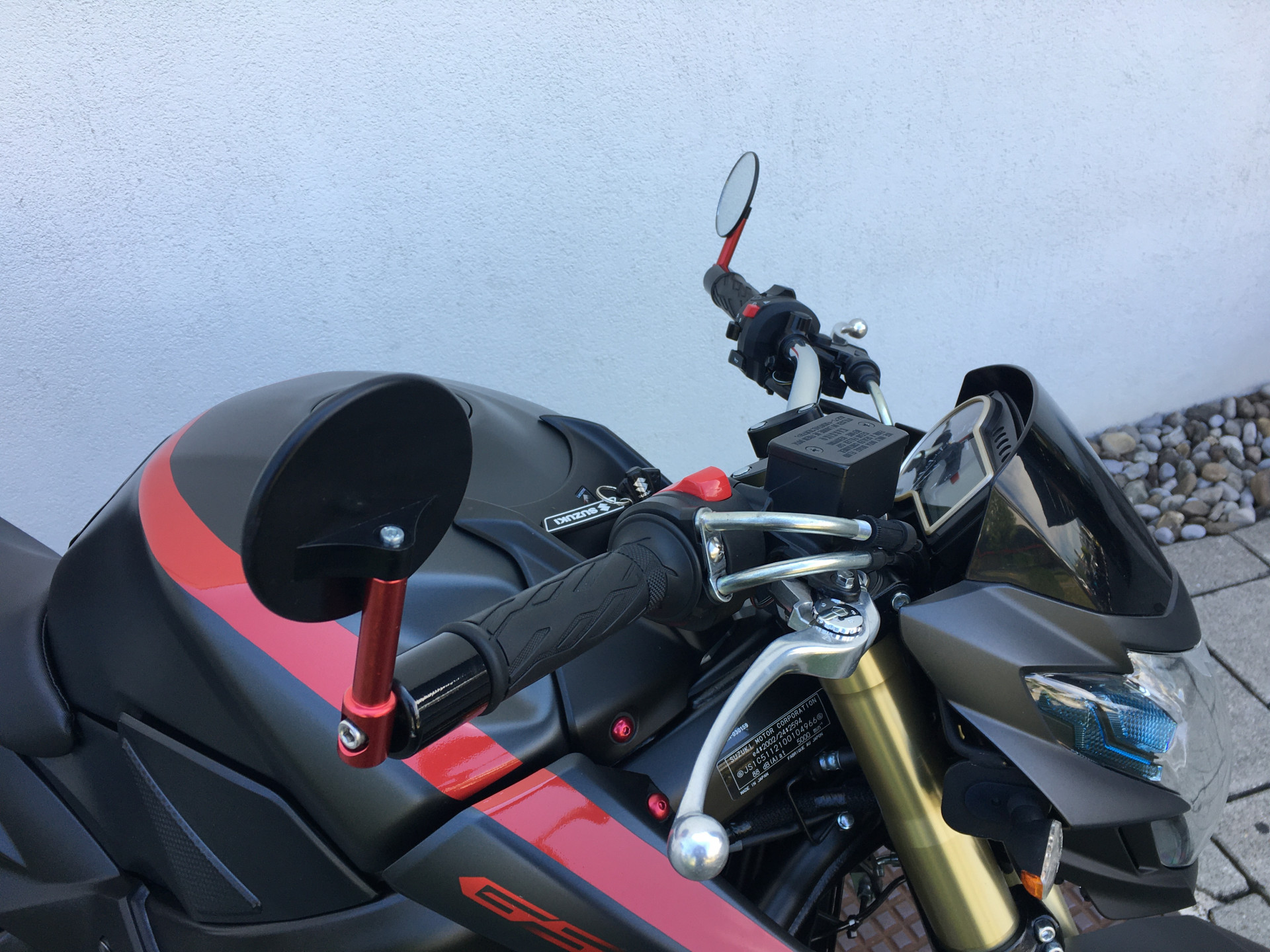 SUZUKI GSR 750 A/U-image-5