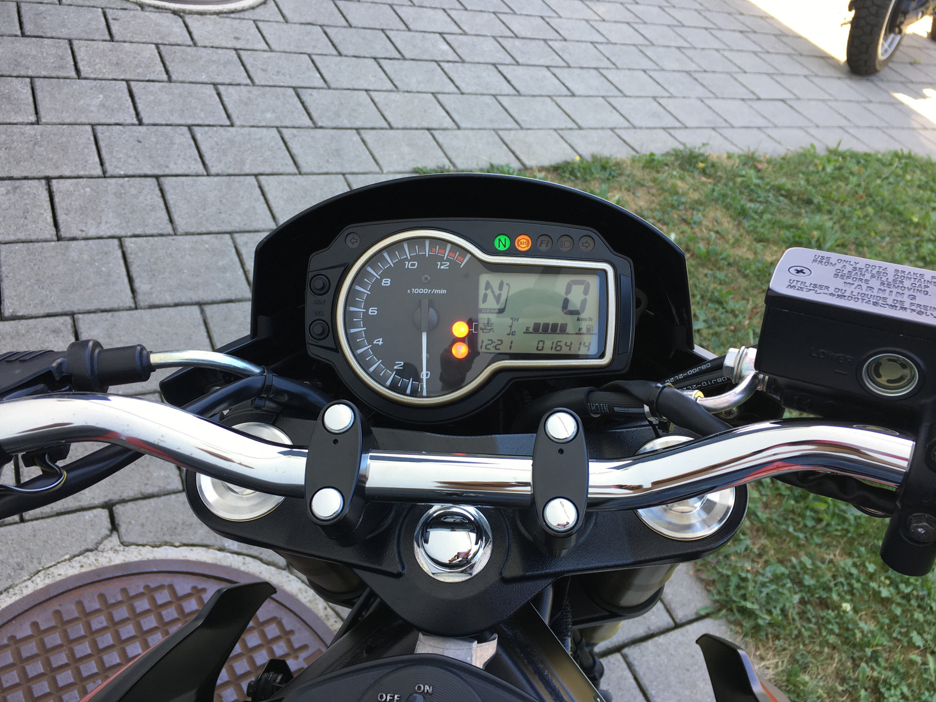 SUZUKI GSR 750 A/U-image-9