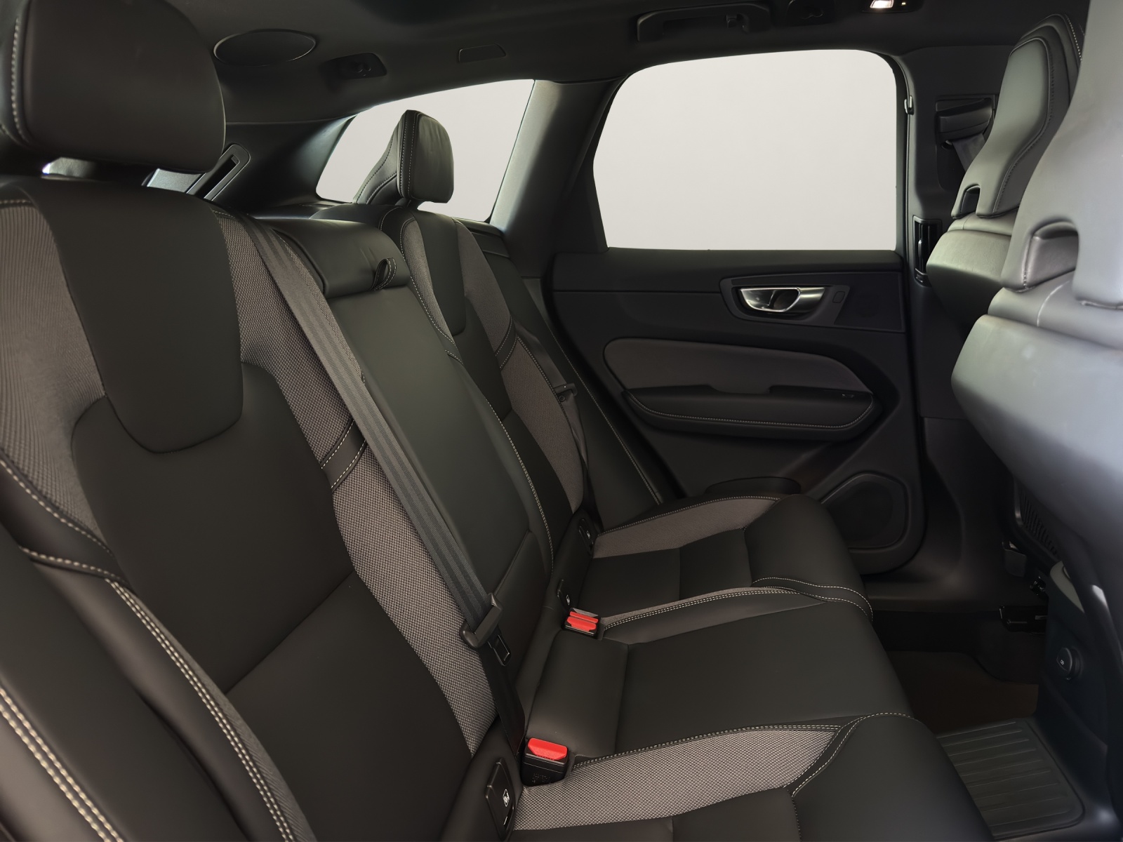 VOLVO XC60 2.0 T8 TE XCENTRIC eAWD-image-13