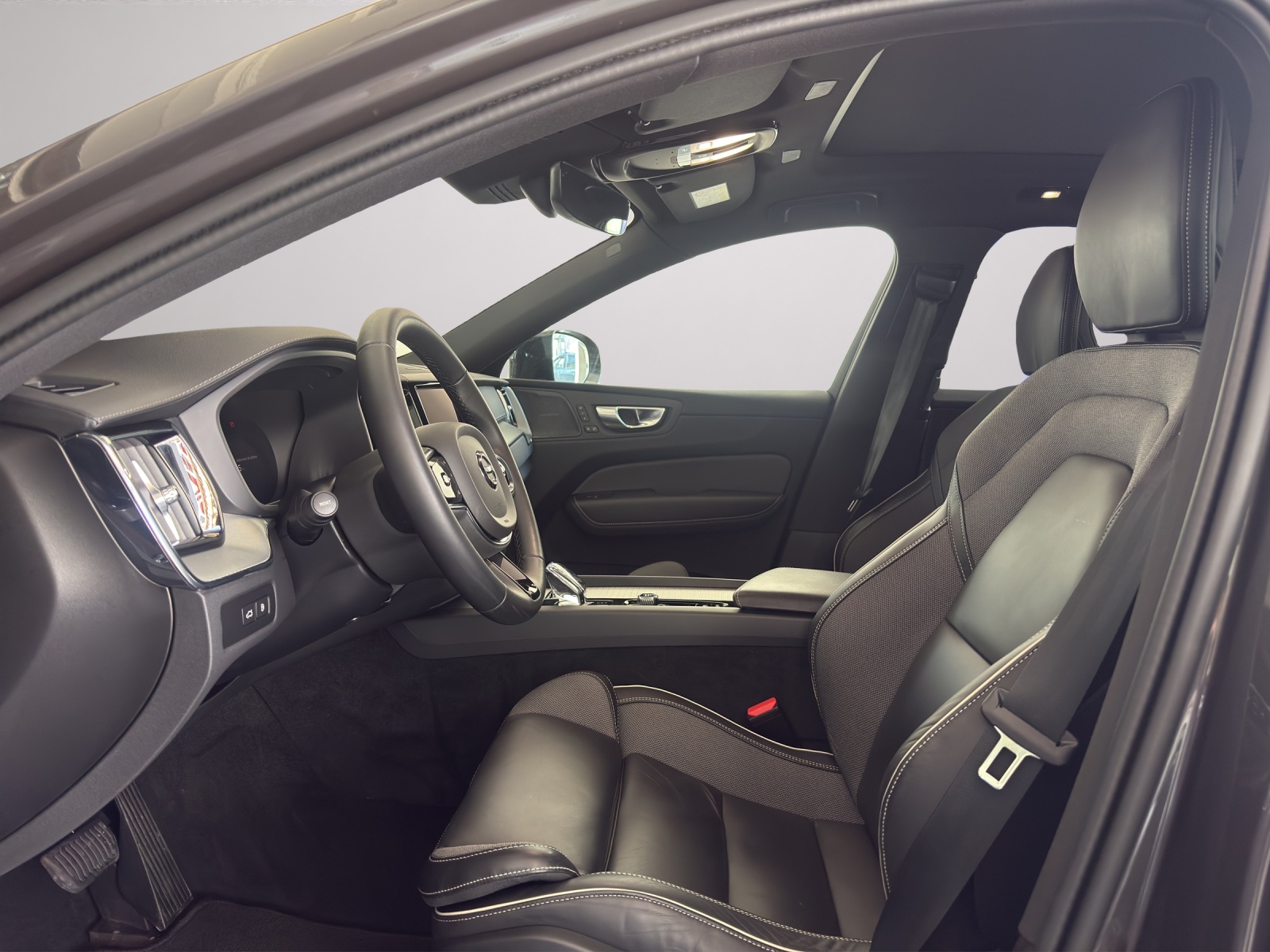 VOLVO XC60 2.0 T8 TE XCENTRIC eAWD-image-8