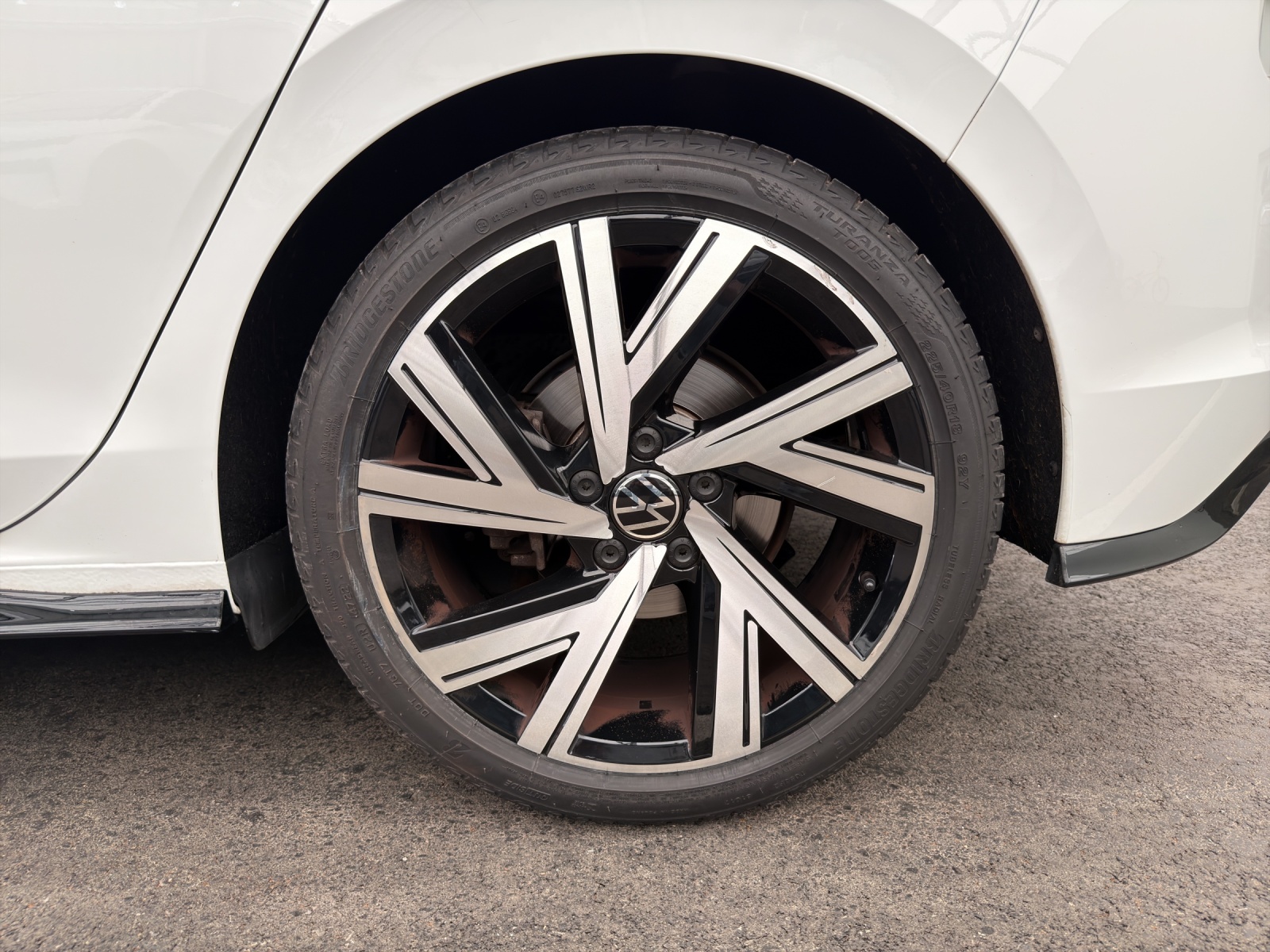 VW Golf 1.5 eTSI mHEV ACT R-Line DSG - Navi - Black Style - Rückfahrkamera-image-13