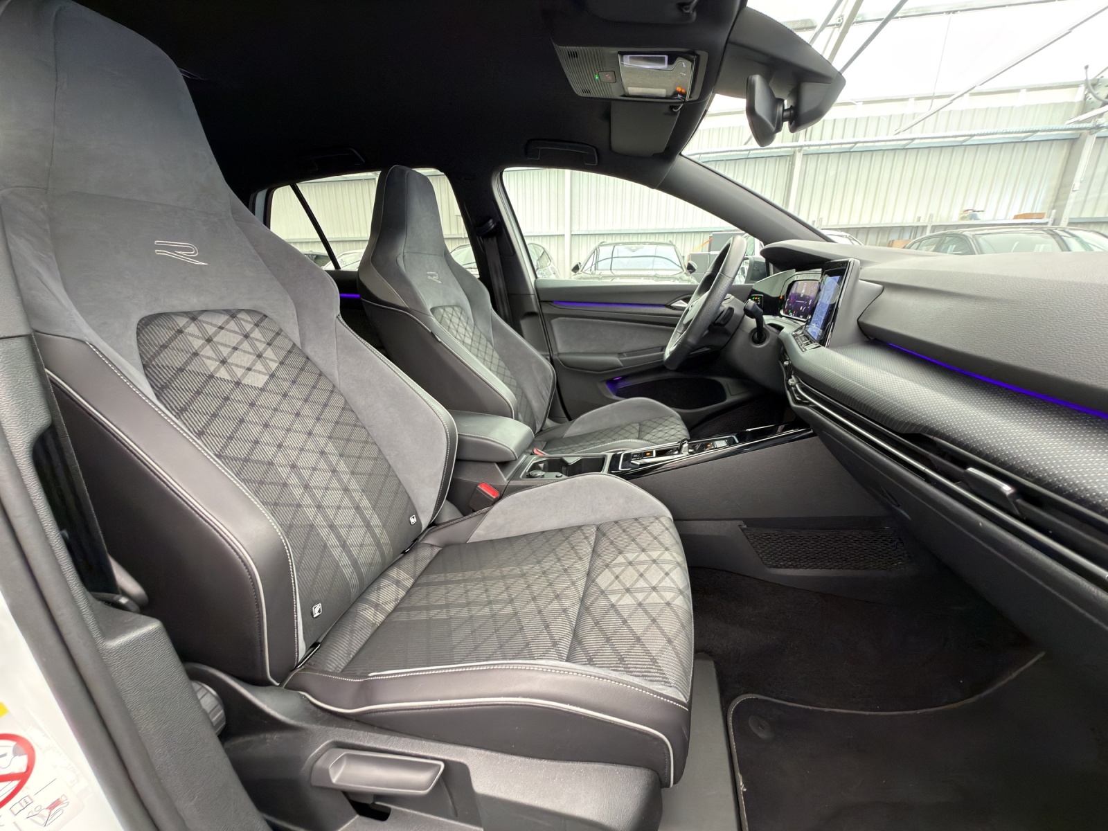 VW Golf 1.5 eTSI mHEV ACT R-Line DSG - Navi - Black Style - Rückfahrkamera-image-11