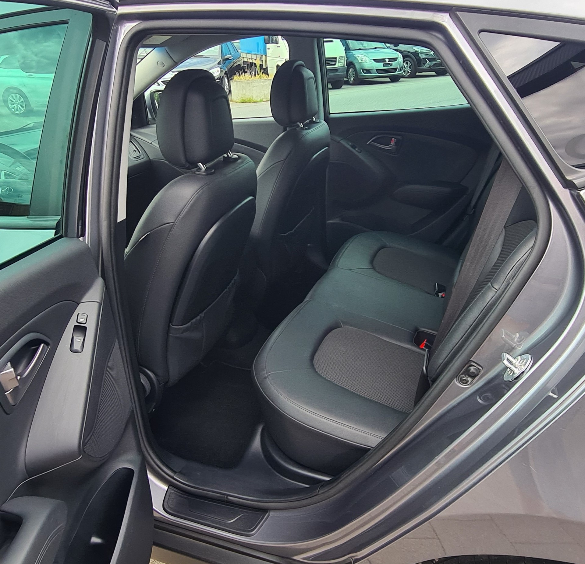 HYUNDAI iX 35 2.0 GDI Style 4WD-image-11