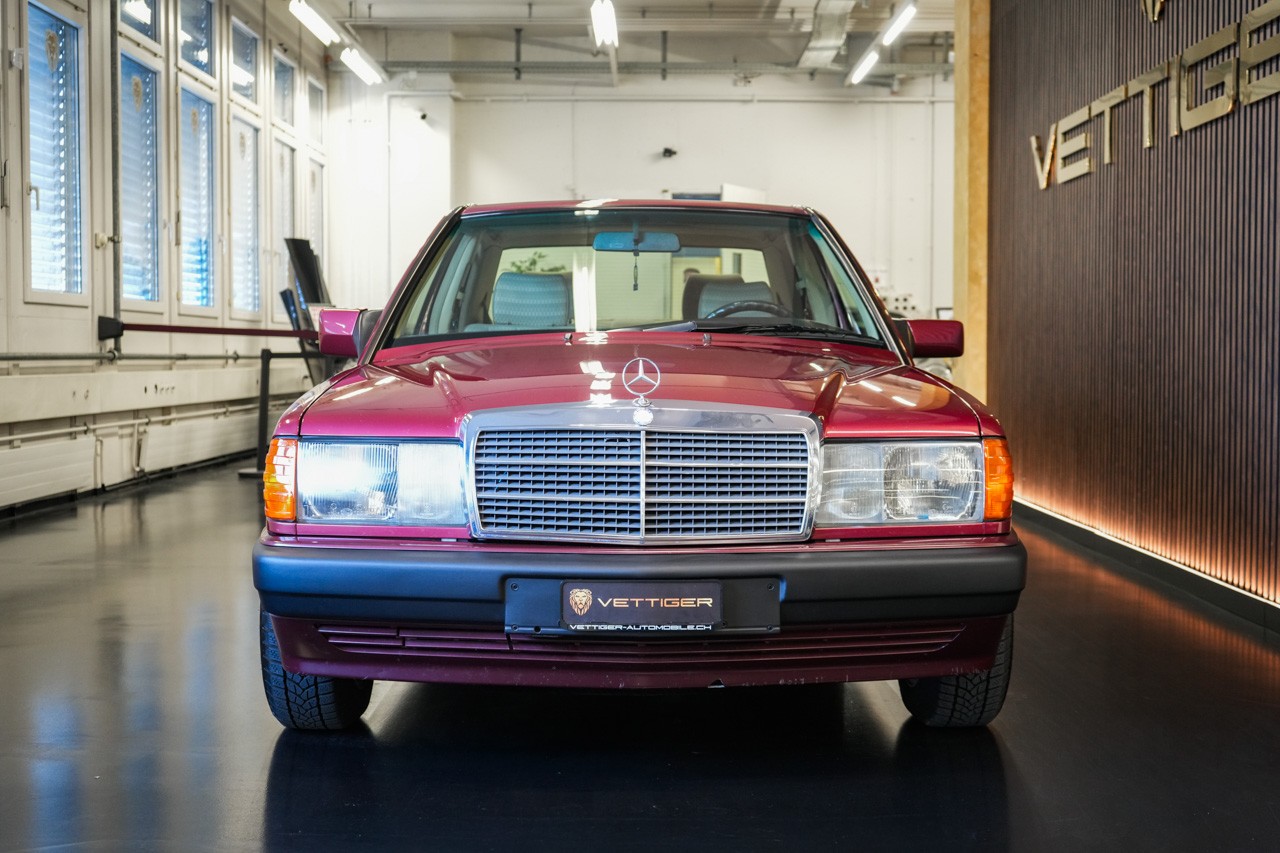 MERCEDES-BENZ 190 E 2.6-showroom-element-1