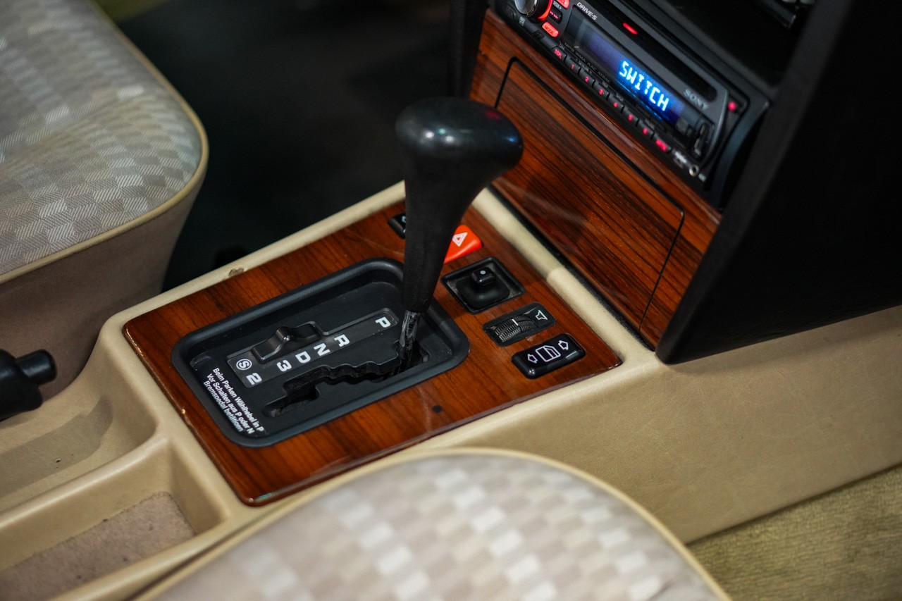 MERCEDES-BENZ 190 E 2.6-image-25