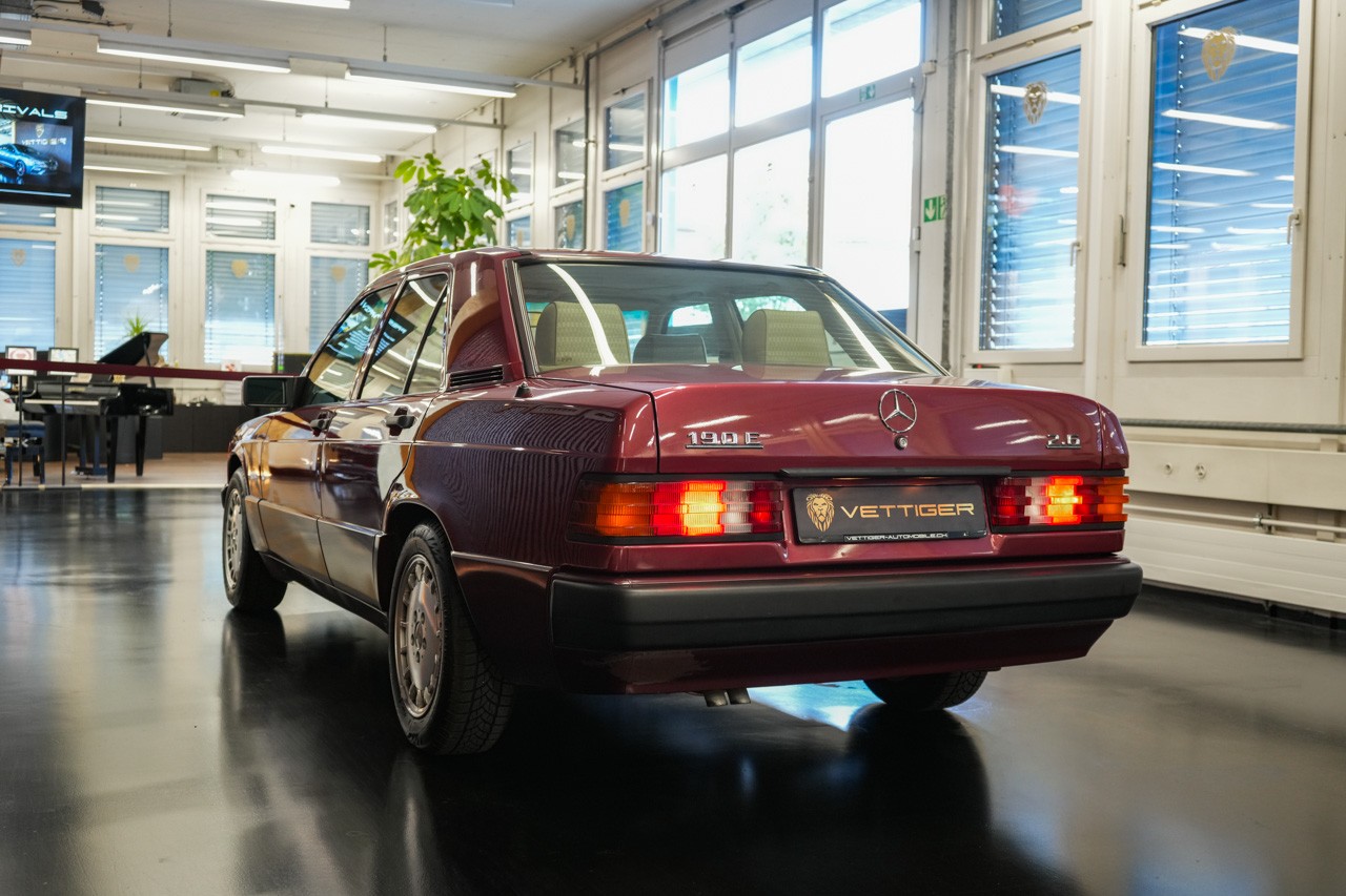 MERCEDES-BENZ 190 E 2.6-showroom-element-3