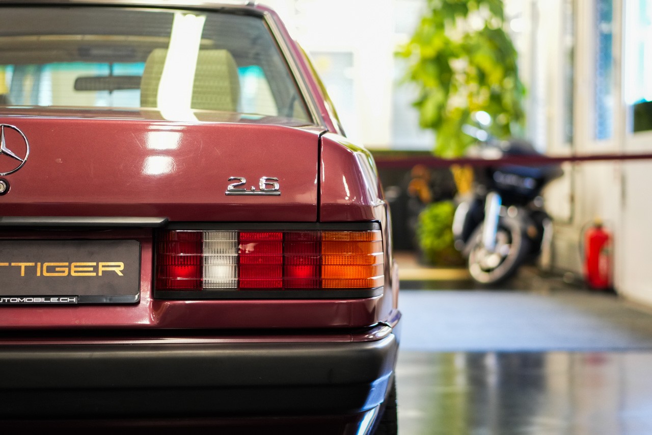 MERCEDES-BENZ 190 E 2.6-image-17