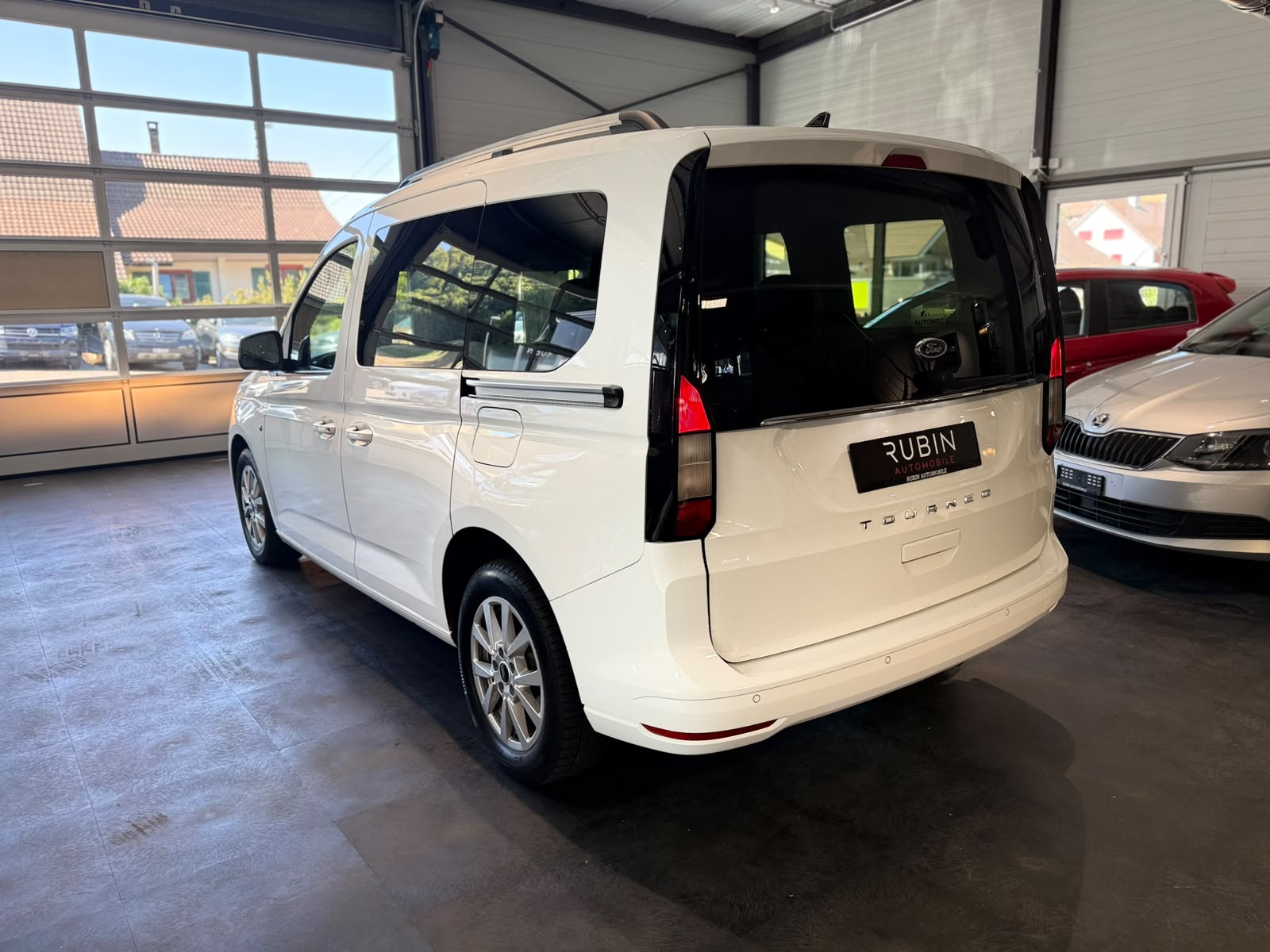 FORD Tourneo Connect 2.0 EcoBlue Titanium Automat-showroom-element-2