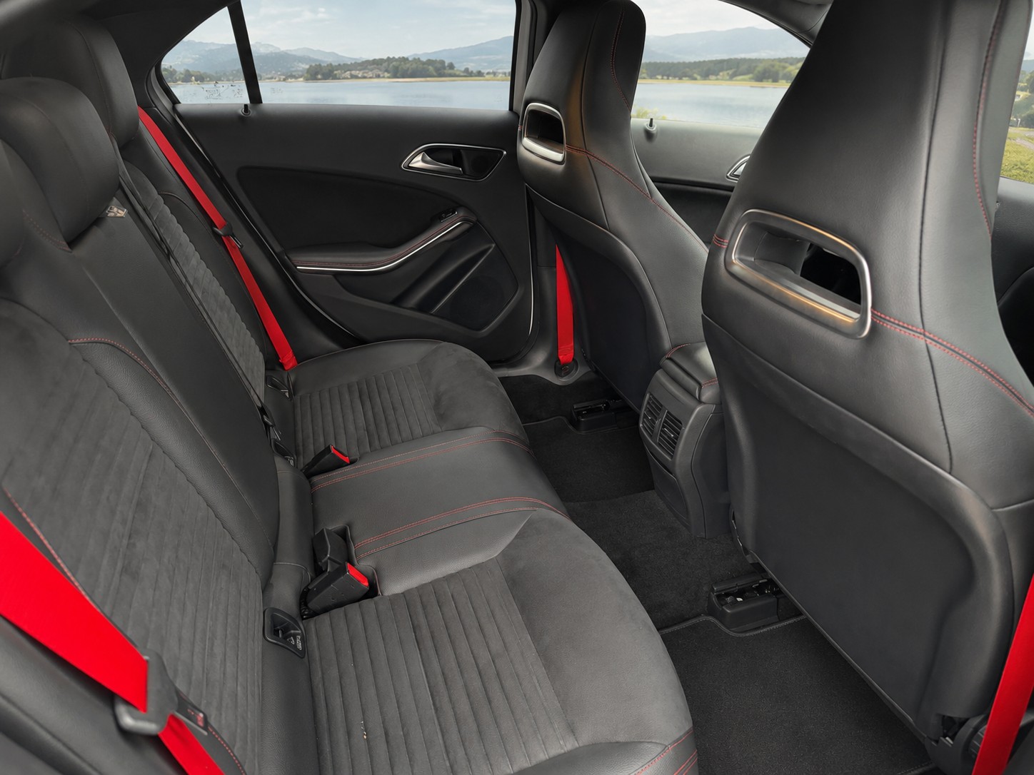 MERCEDES-BENZ A 250 Sport-image-5