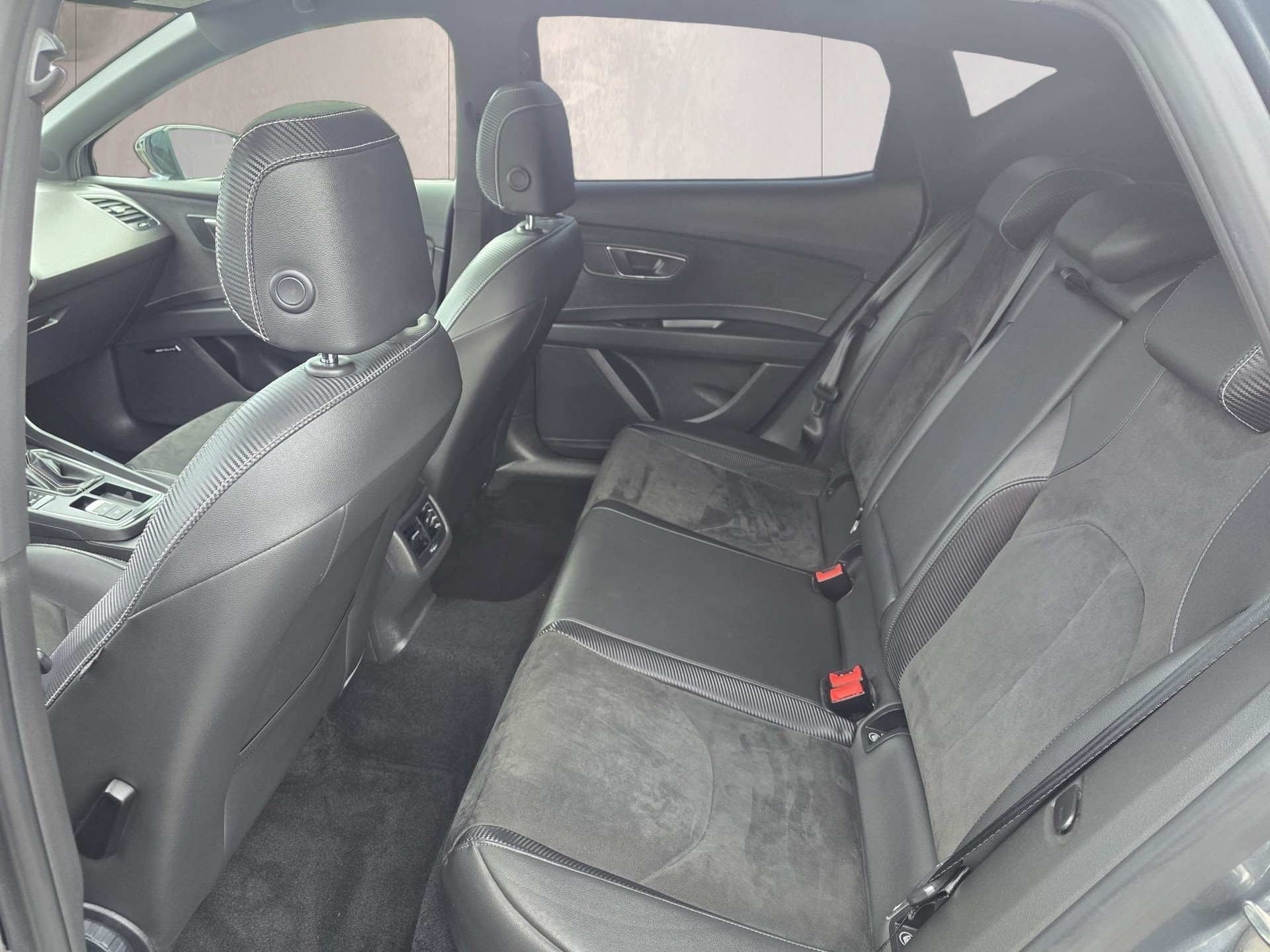 SEAT Leon 2.0 TSI Cupra 300 DSG-image-18