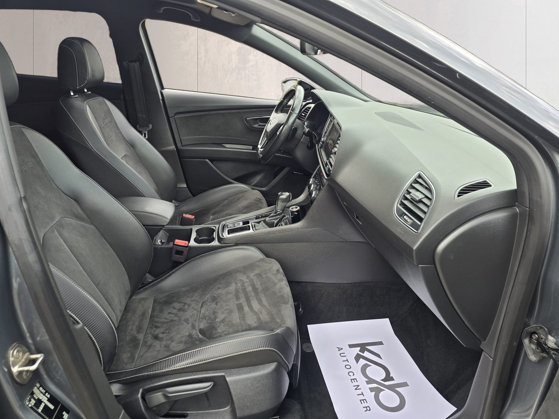 SEAT Leon 2.0 TSI Cupra 300 DSG-image-17